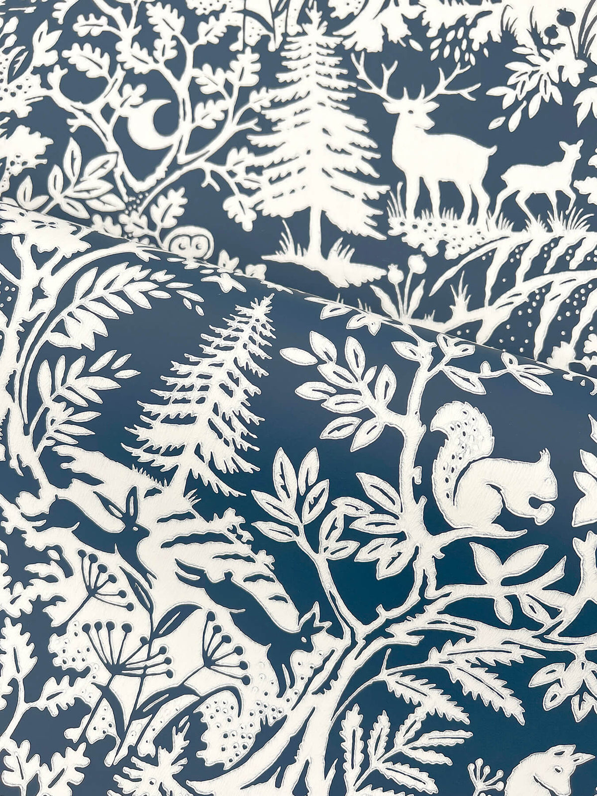 Chesapeake Kinfolk Alrick Forest Venture Wallpaper Sample - Navy