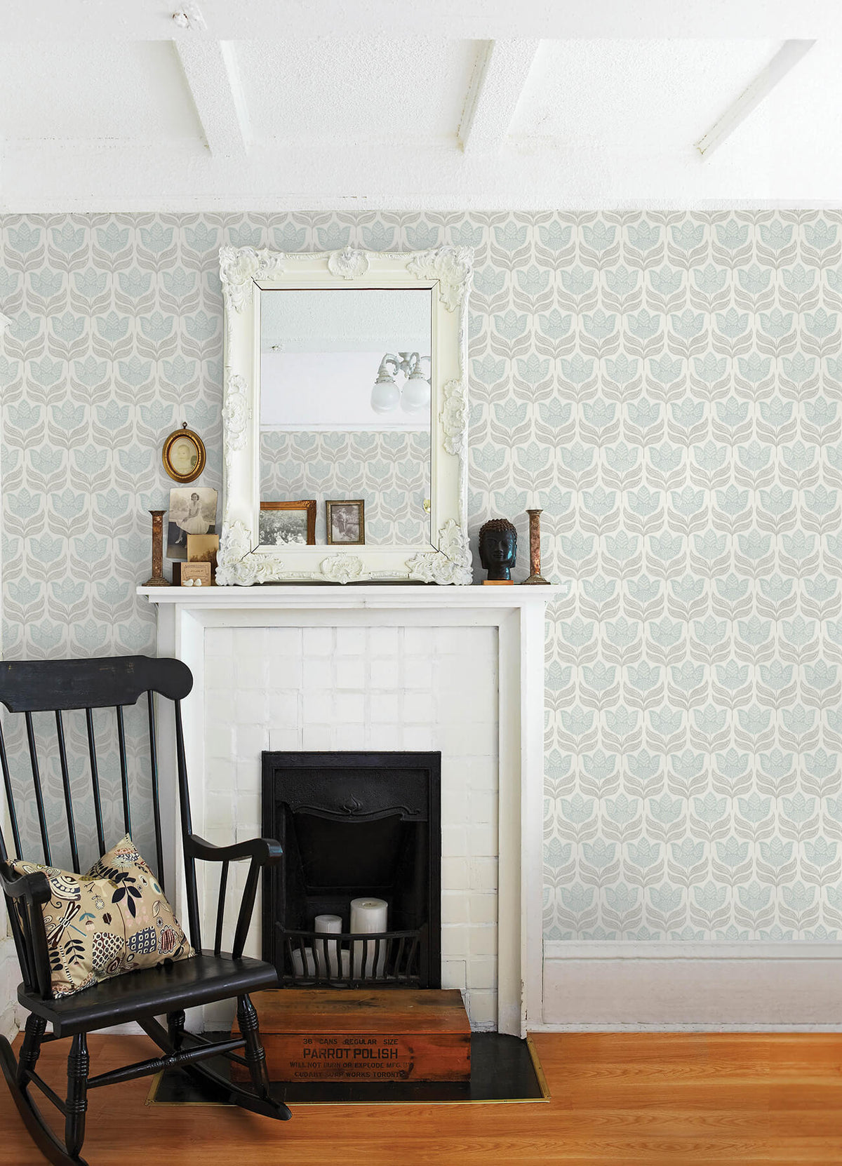 Chesapeake Kinfolk Cathal Tulip Wallpaper - Aqua