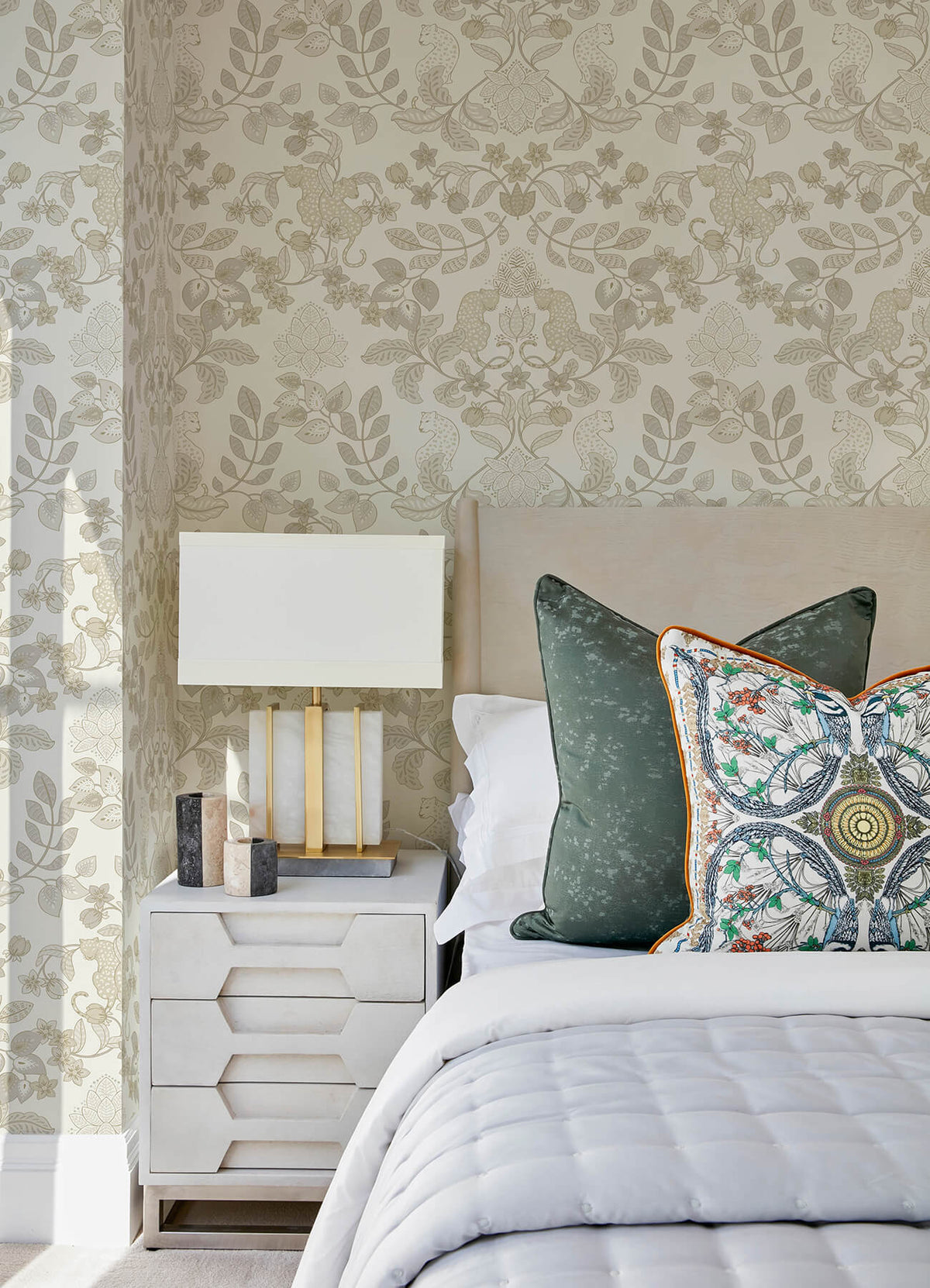 Scott Living Getty Wallpaper - Cream