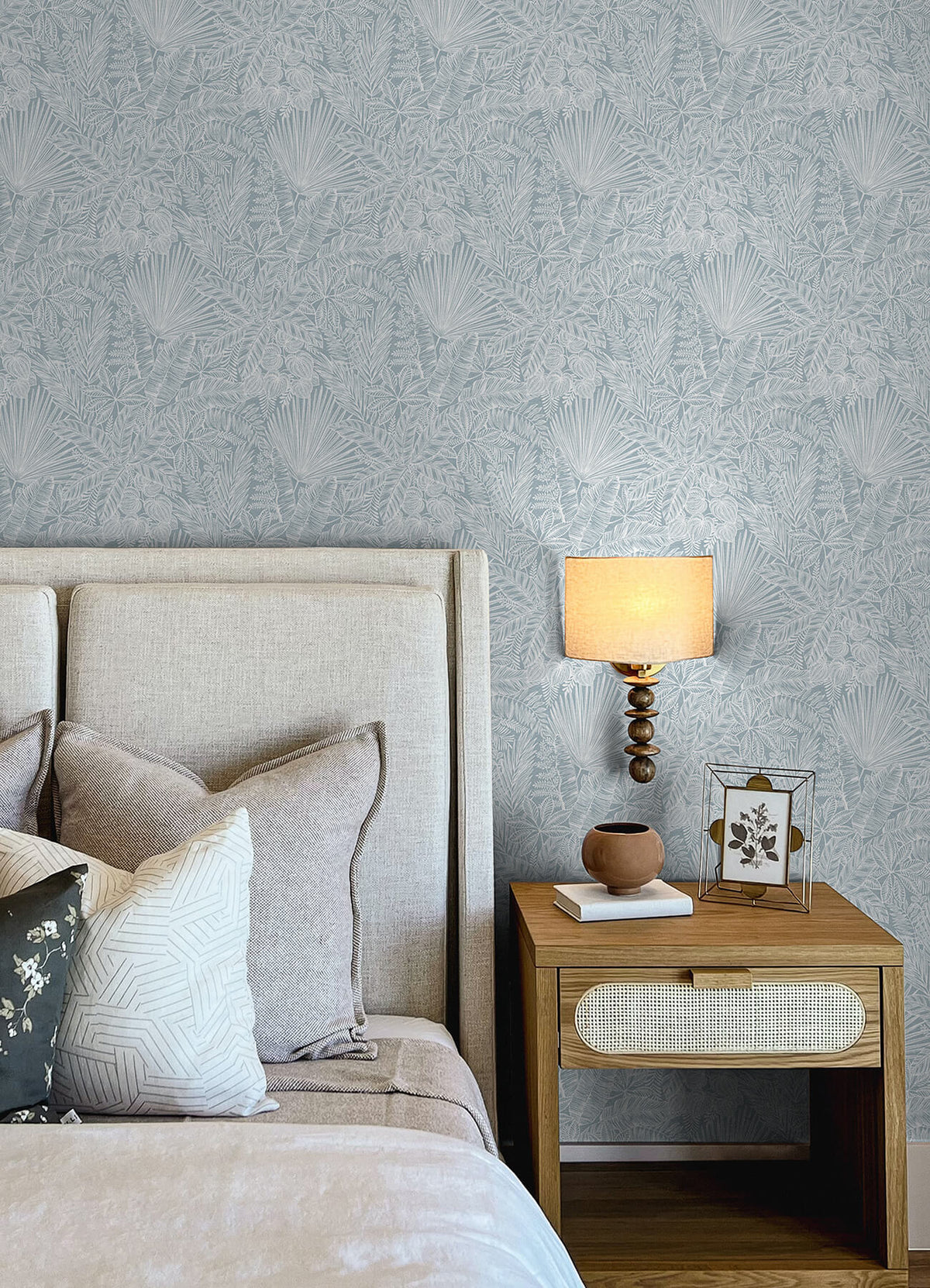 A Street Prints Middleton Vita Wallpaper Sample - Blue