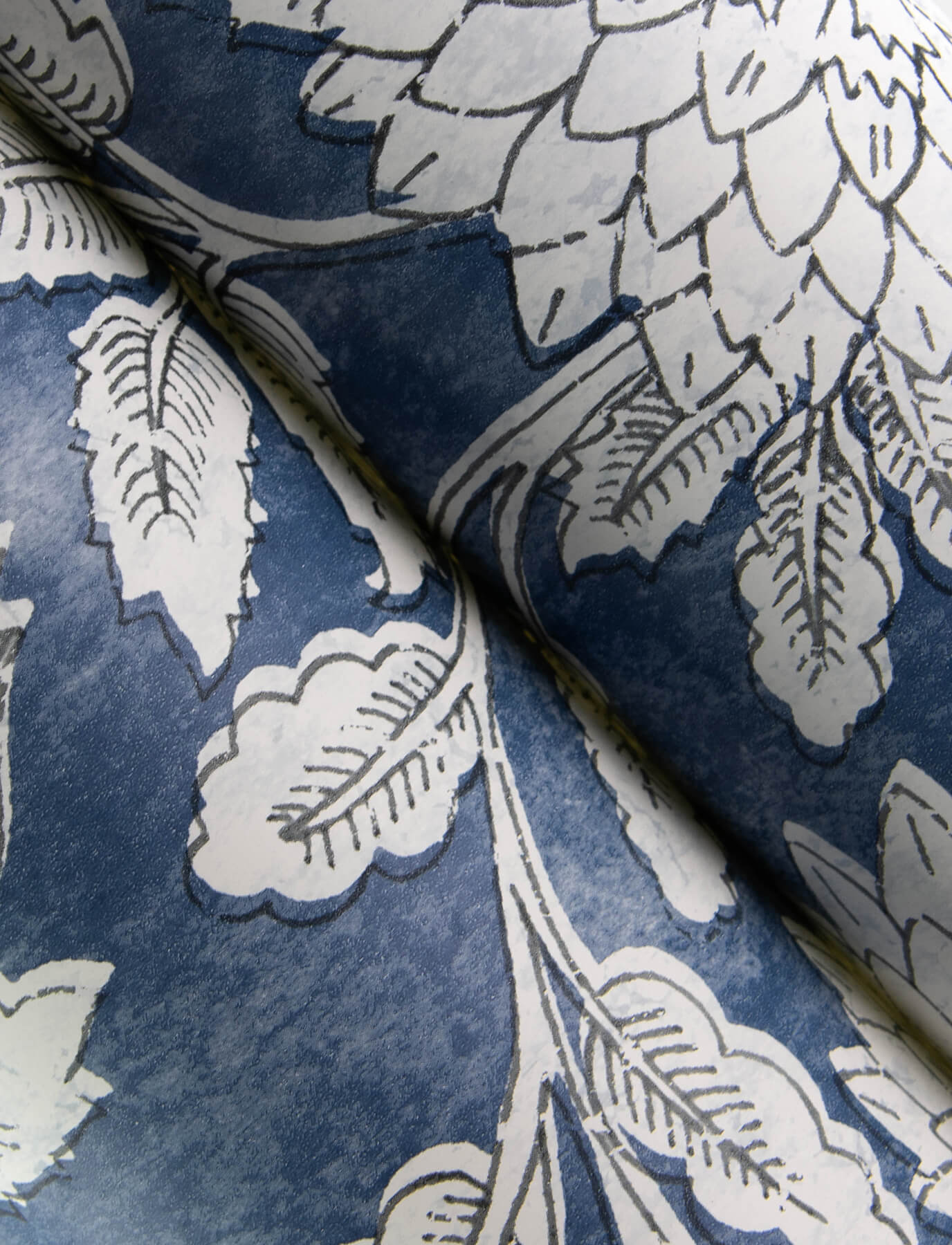 Chesapeake Wildflower Vadouvan Wallpaper - Navy