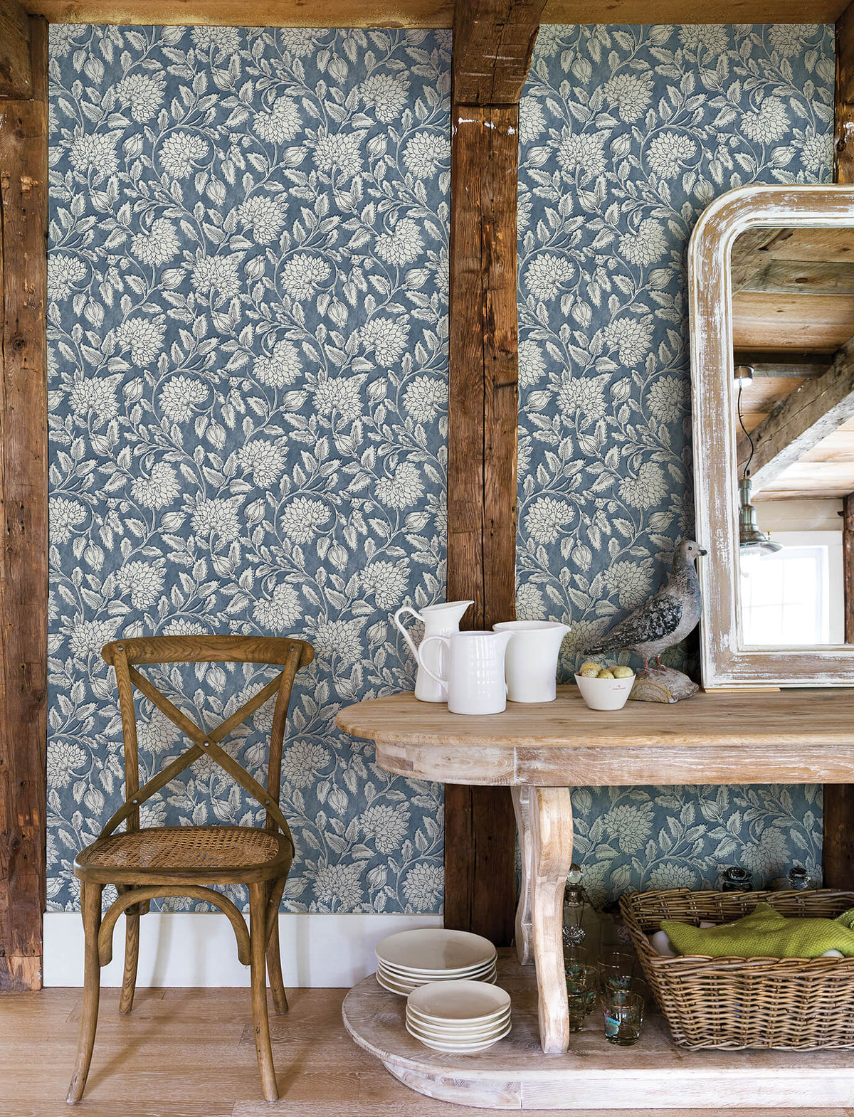 Chesapeake Wildflower Vadouvan Wallpaper - Navy