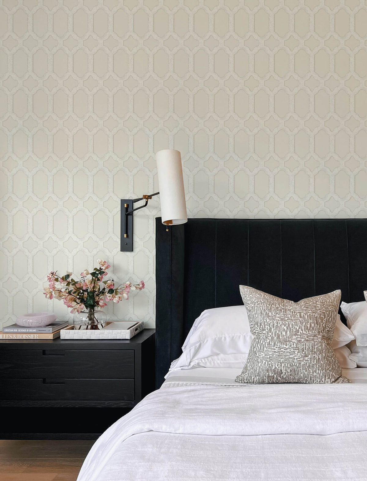 Chesapeake Wildflower Chervil Trellis Wallpaper - Cream