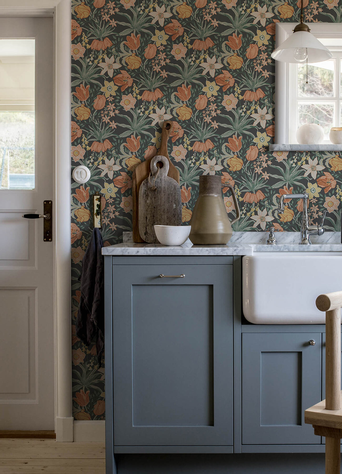 A-Street Prints Botanica Cecilia Tulip & Daffodil Wallpaper - Black