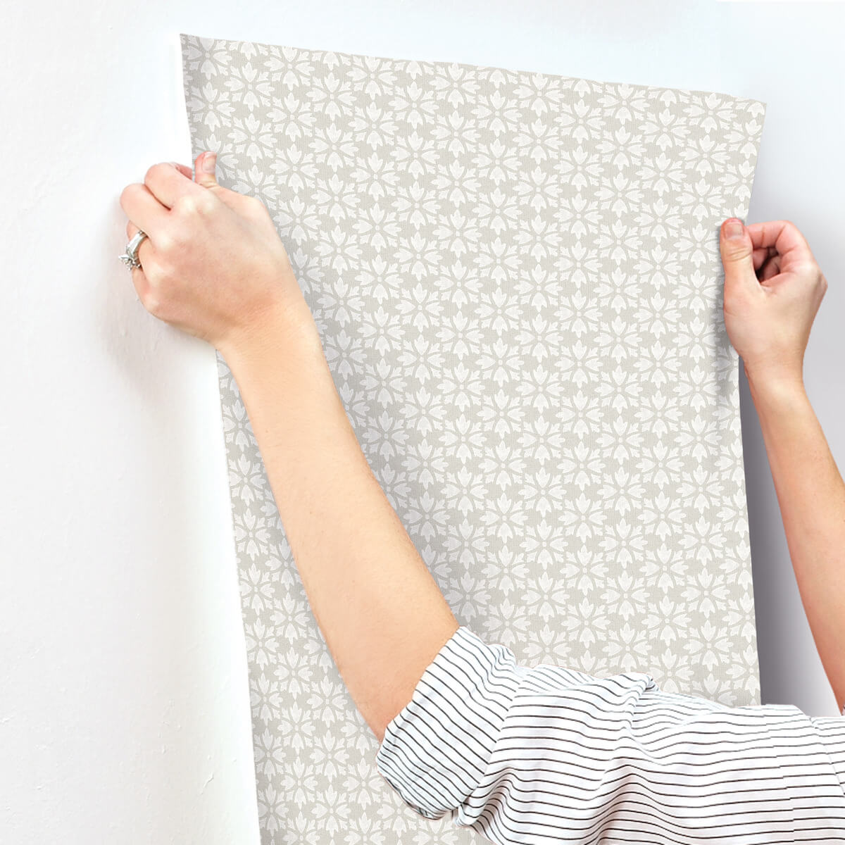Chesapeake Printworks Phlox Wallpaper - Grey