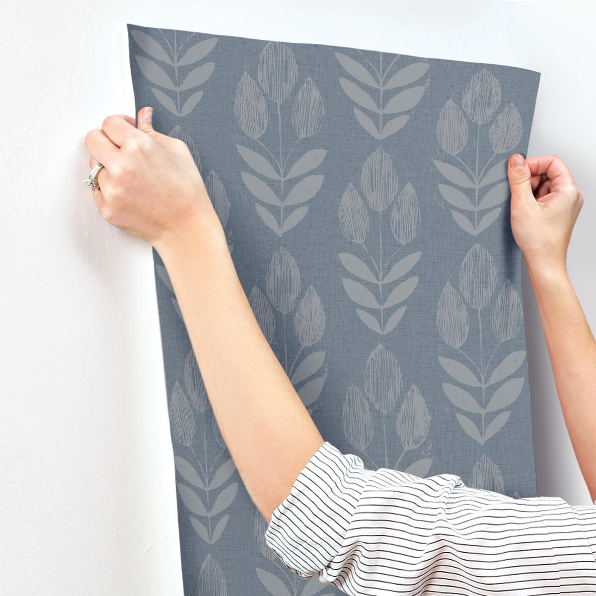 Chesapeake Printworks Garland Tulip Wallpaper - Denim