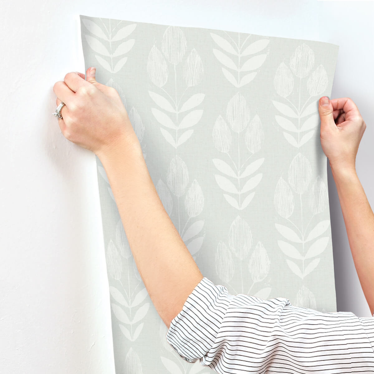 Chesapeake Printworks Garland Tulip Wallpaper - Aqua