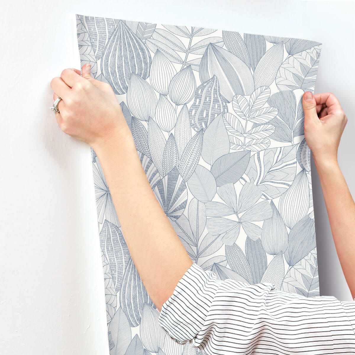 Drew & Jonathan Home Mathias Botanical Wallpaper Sample - Blue