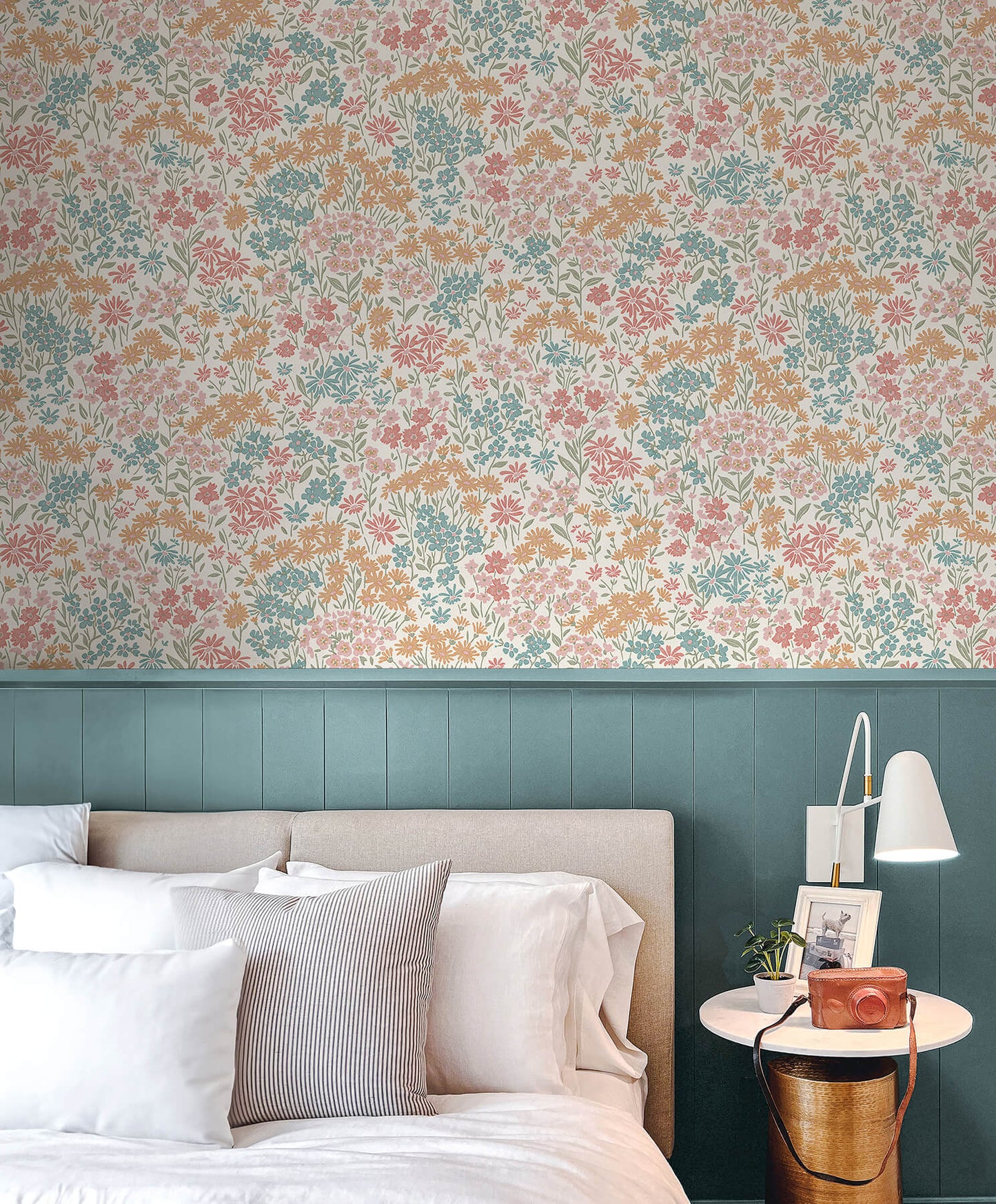 Advantage Westbury Forest Ditsy Daisies Wallpaper Sample - Multicolored