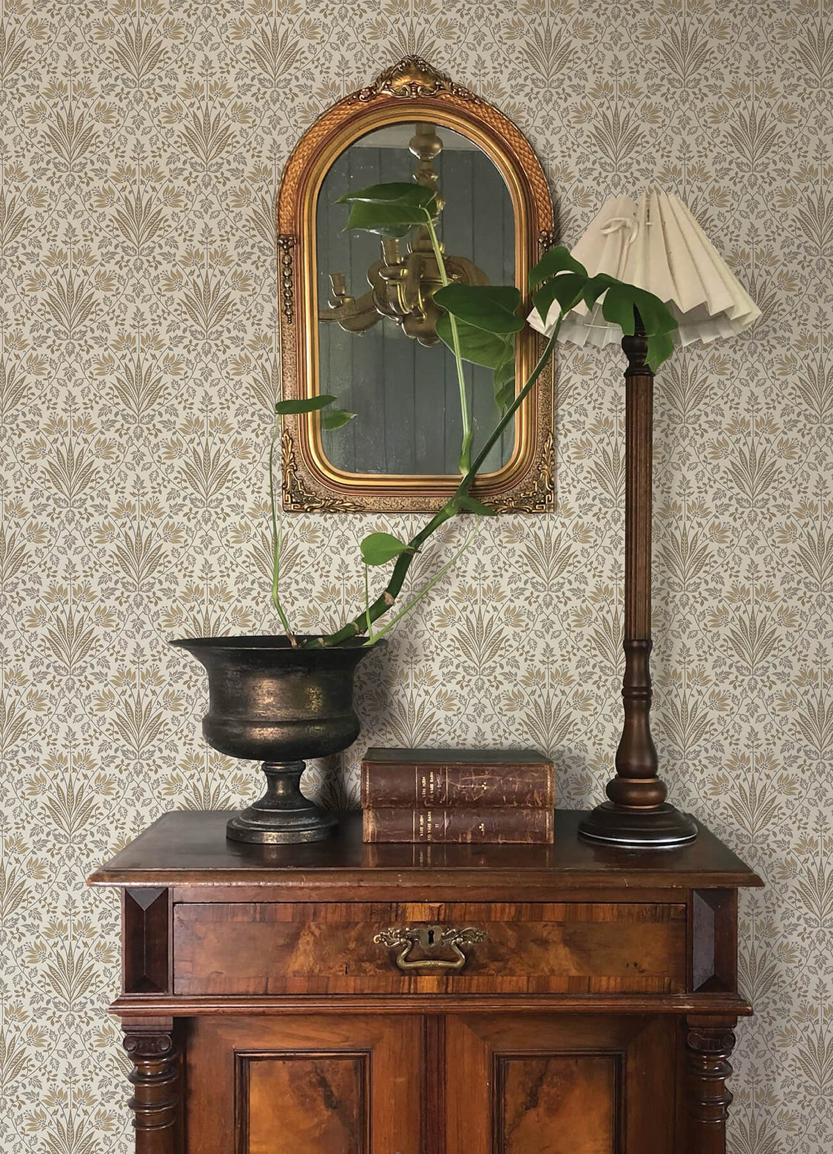 Chris Loves Julia Woodbury Wallpaper - Brown