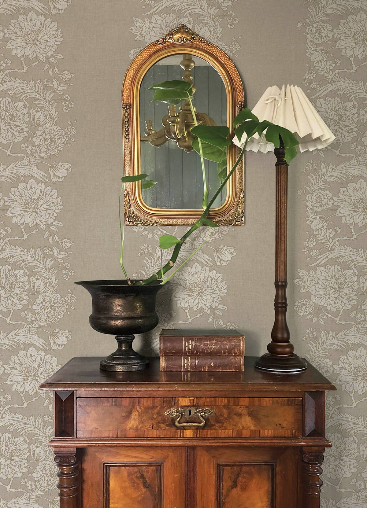 Chris Loves Julia Gisela Wallpaper - Neutral