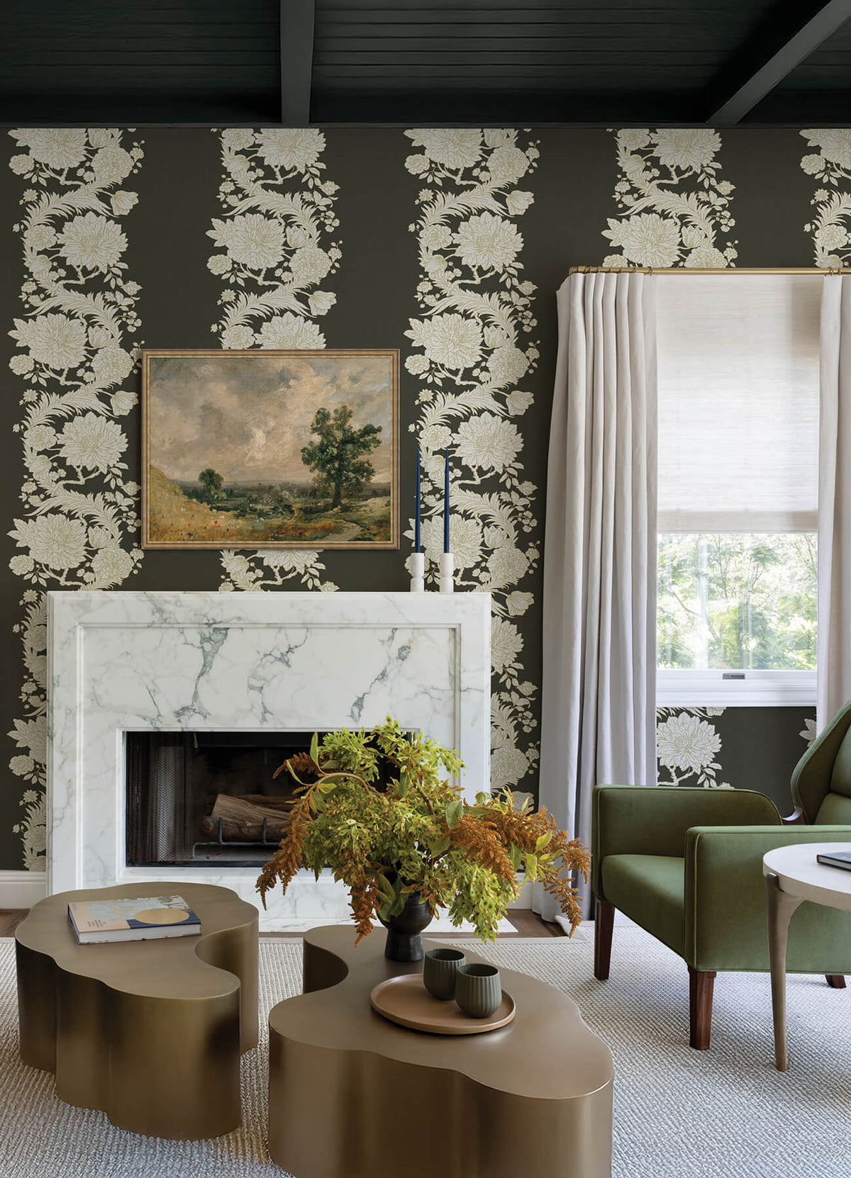 Chris Loves Julia Gisela Wallpaper - Black