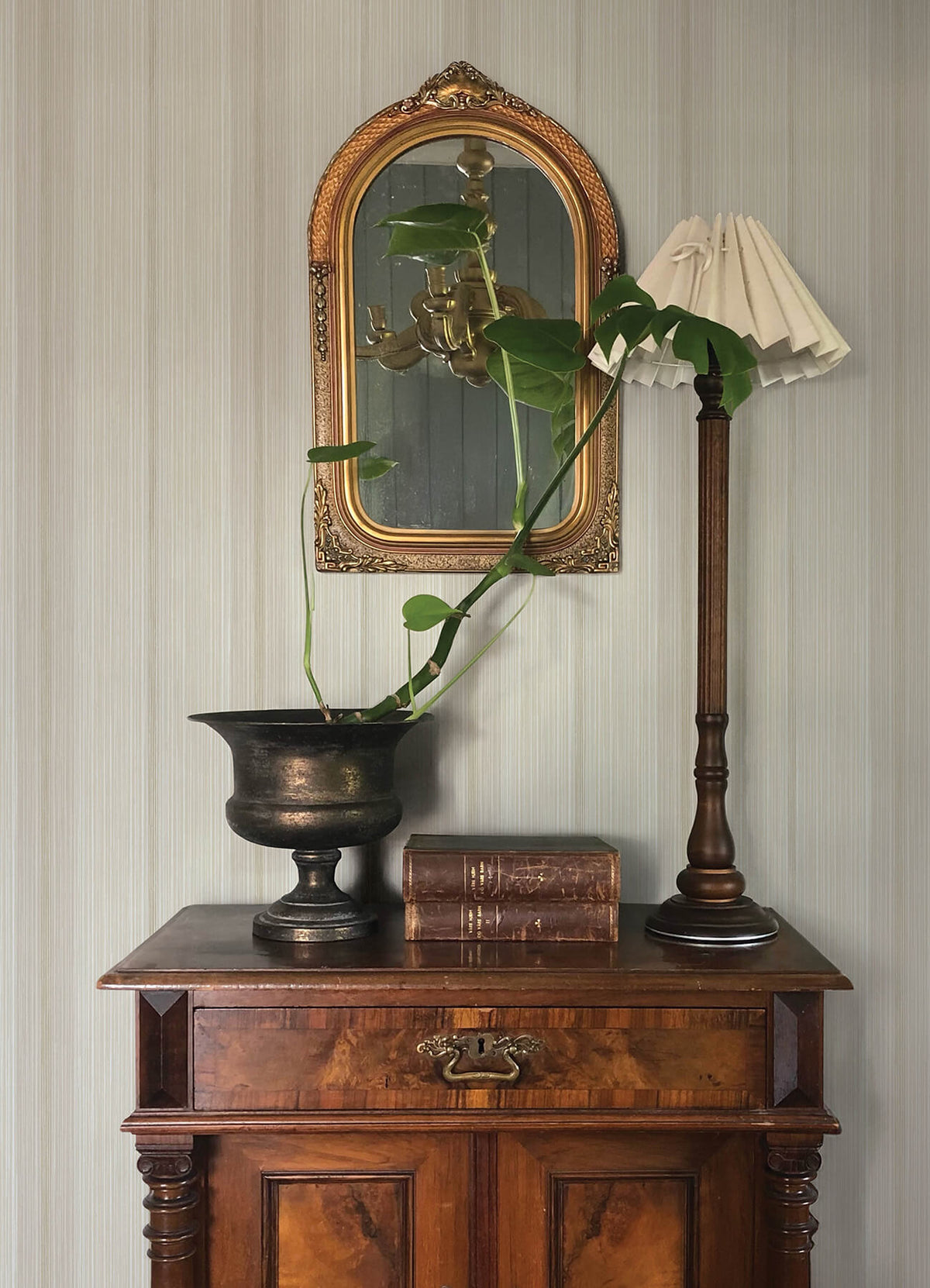 Chris Loves Julia Ames Wallpaper - Beige