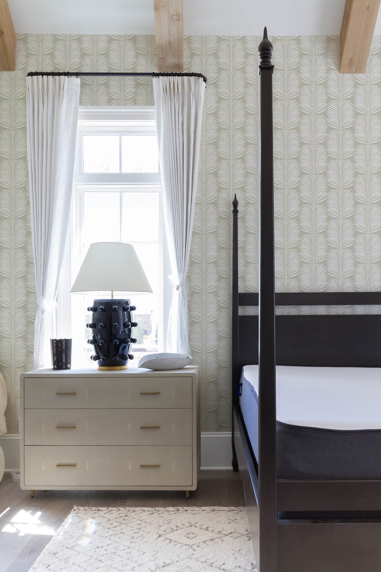 Mitchell Black Organic Betty White Palm Leaves Wallpaper - Seagrass