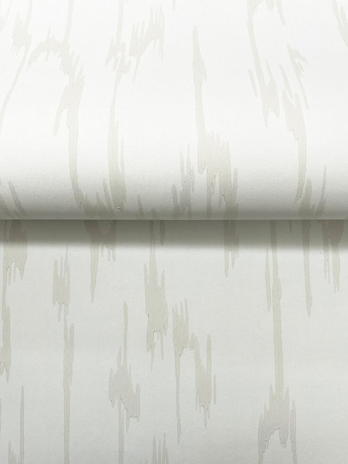 Candice Olson Decadence Flowing Wallpaper - White