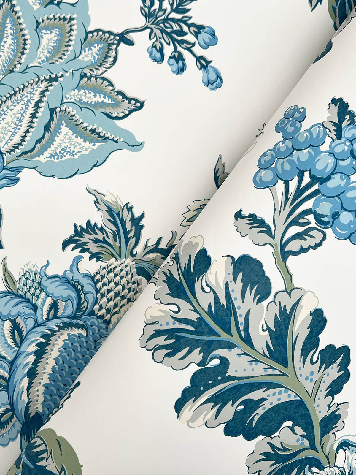 Ronald Redding Astoria Monroe Wallpaper Sample - Blue