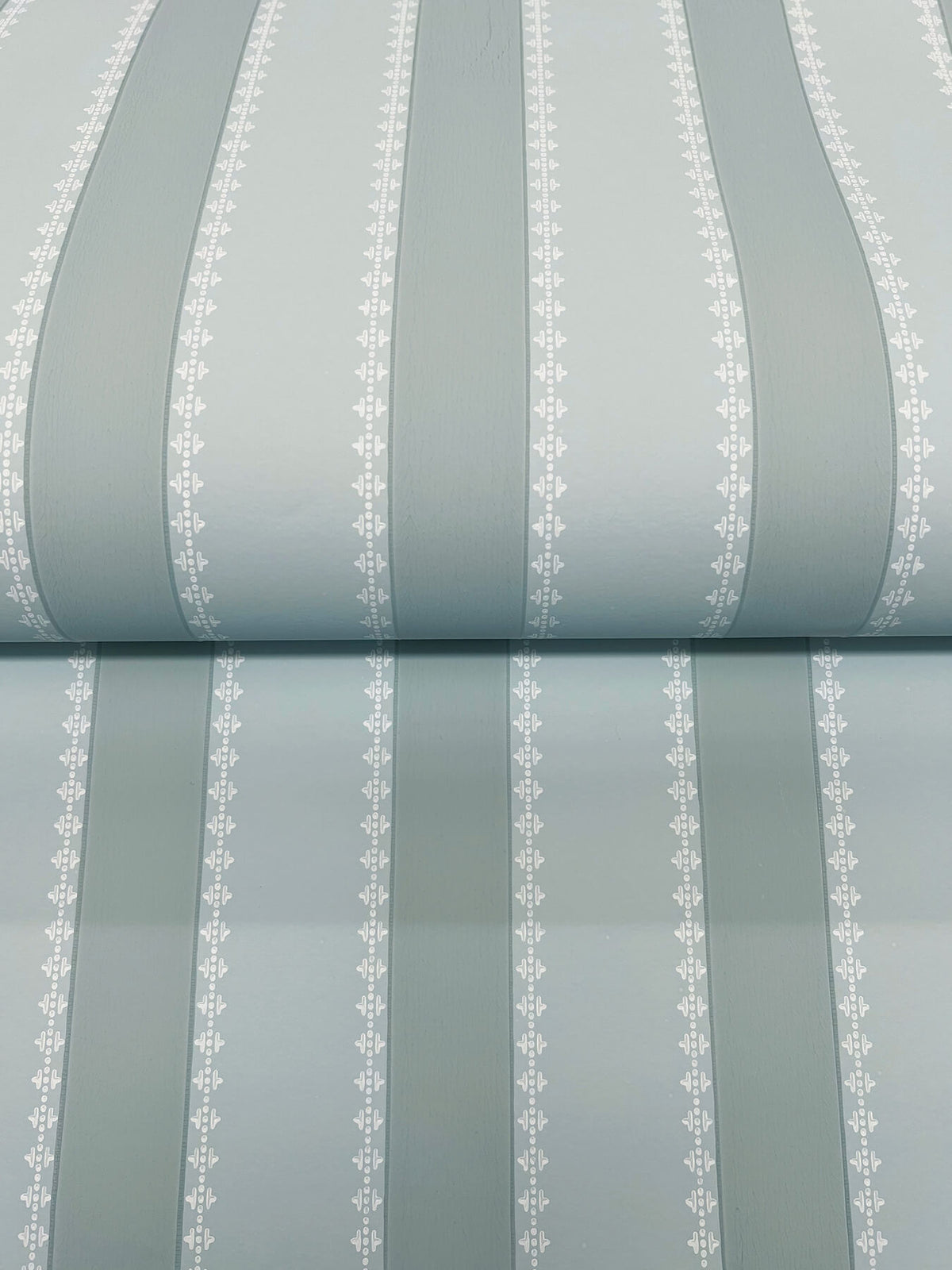 Antonina Vella Jardin Tilford Wallpaper Sample - Harbor