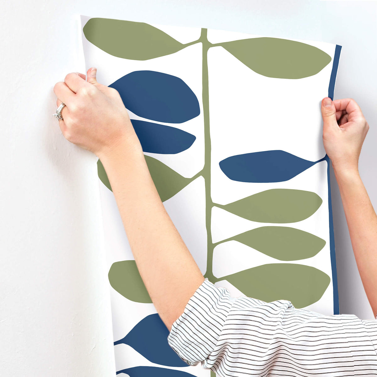 York Artisan Studio Sculpted Vines Wallpaper - Alpine & Ultramarine