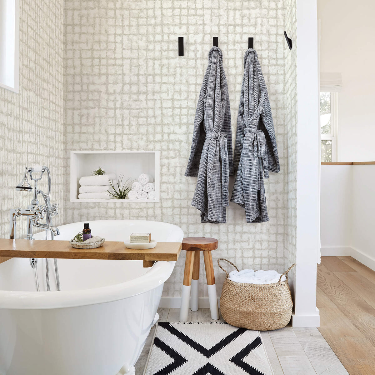 Scott Living Shea Distressed Geometric Wallpaper - Gold & White