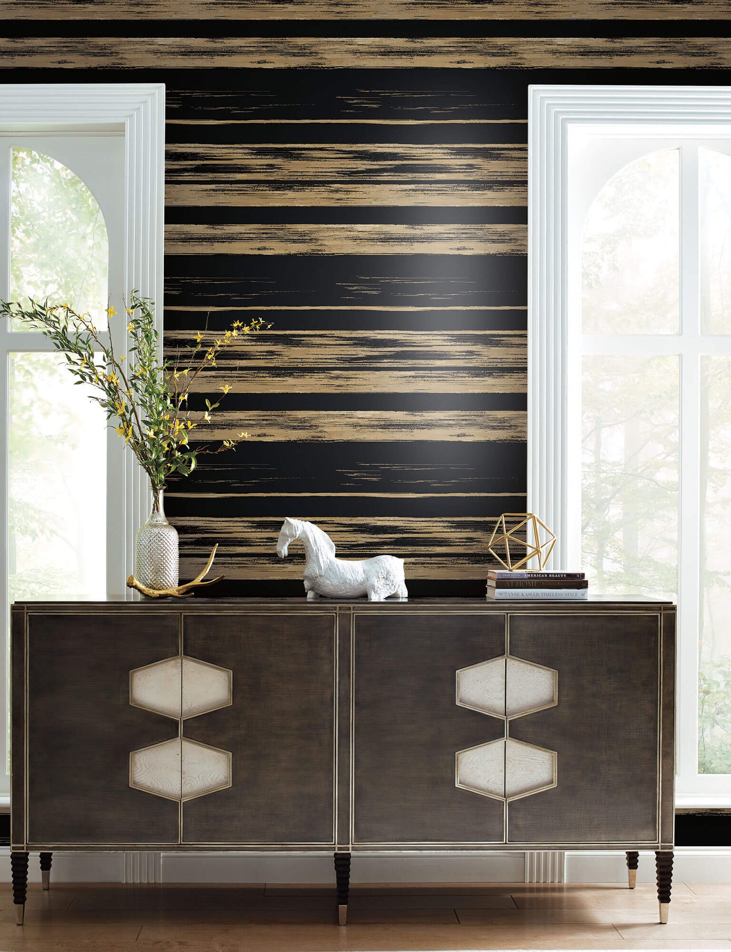 Ronald Redding 24 Karat Horizontal Dry Brush Wallpaper - Black & Gold