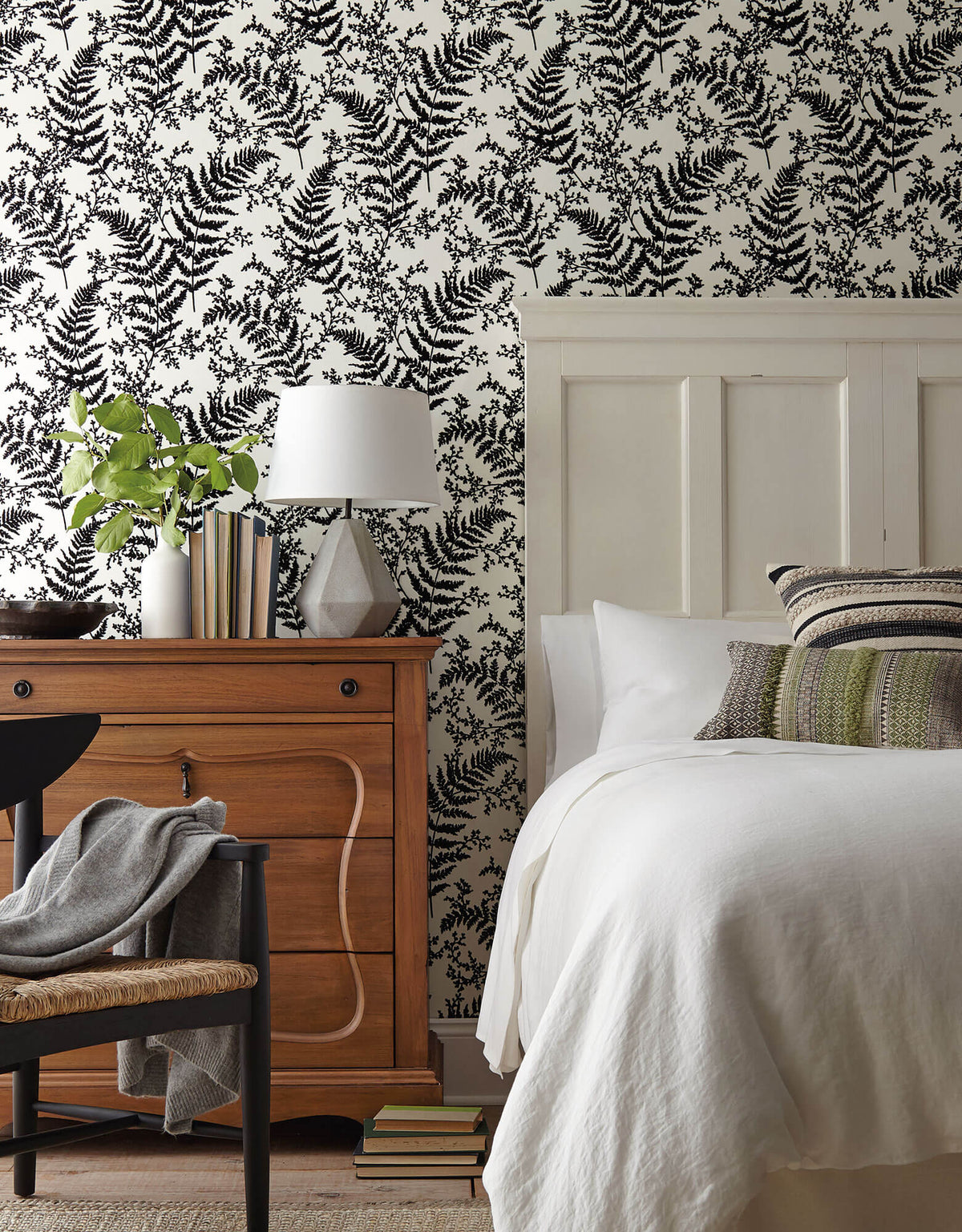 ME1583 Magnolia Home Forest Fern Bedroom Wallpaper Black