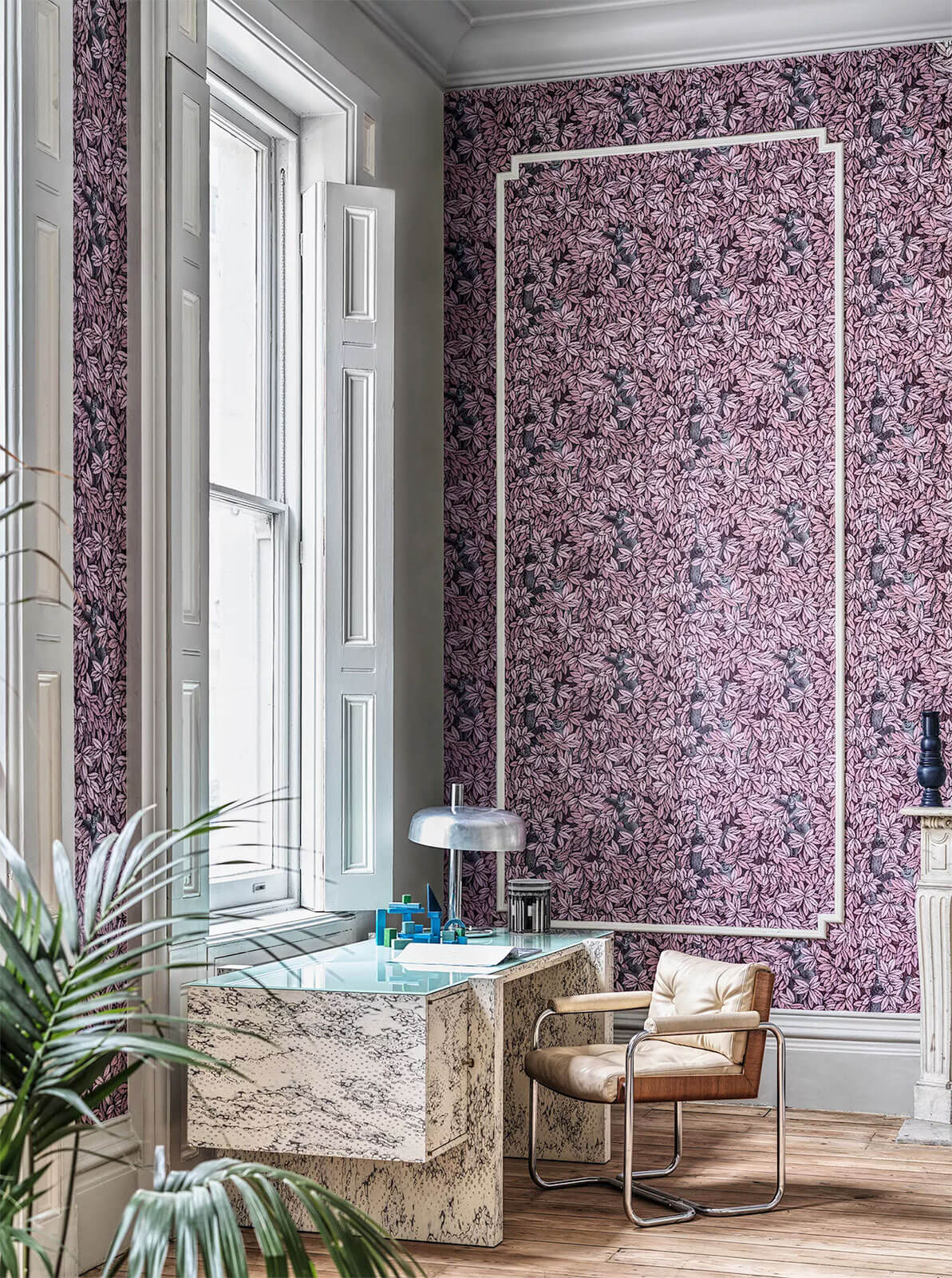 Cole & Son Fornasetti Senza Tempo II Foglie E Scimmie Wallpaper - Blush