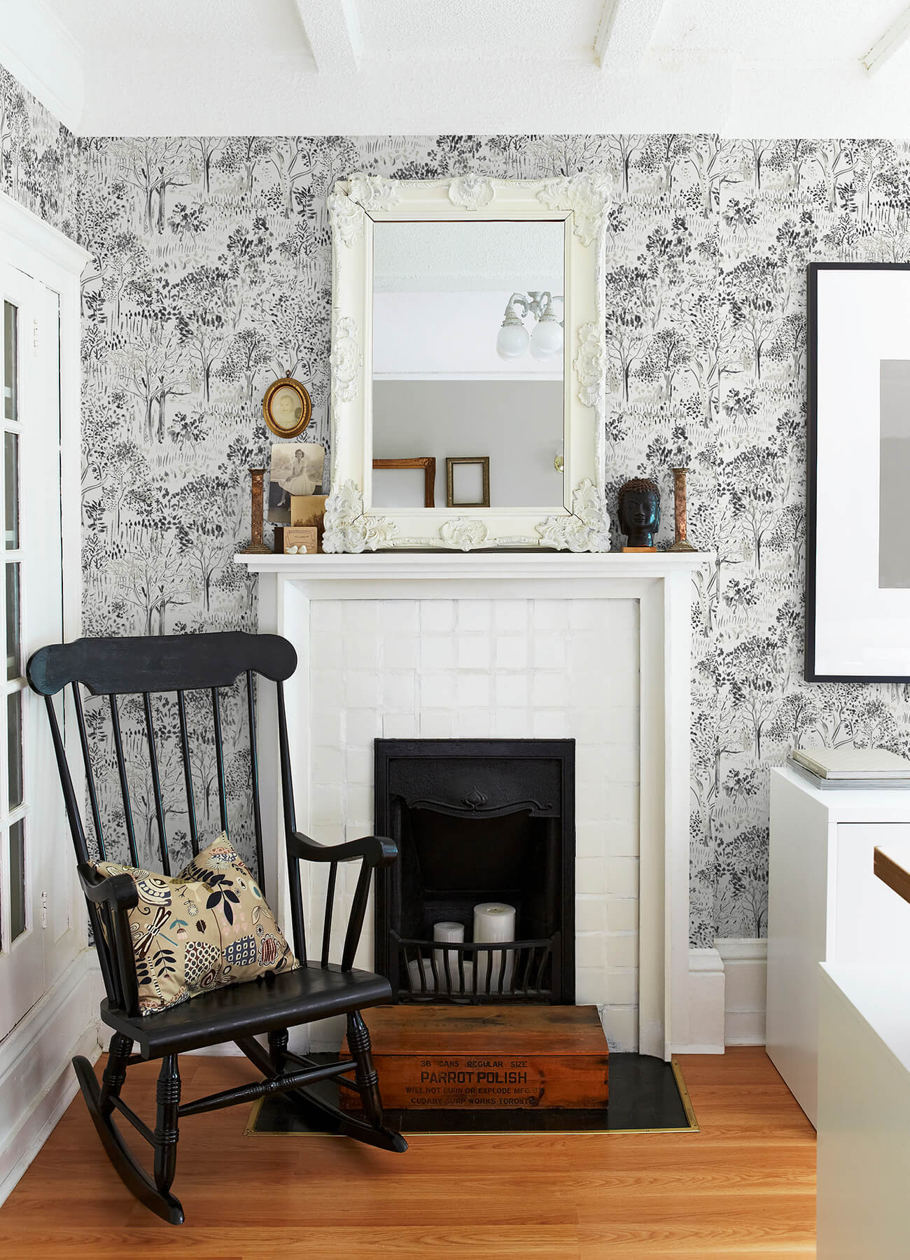 3124-13894 Chesapeake Thoreau Walden Forest Wallpaper - Black – US