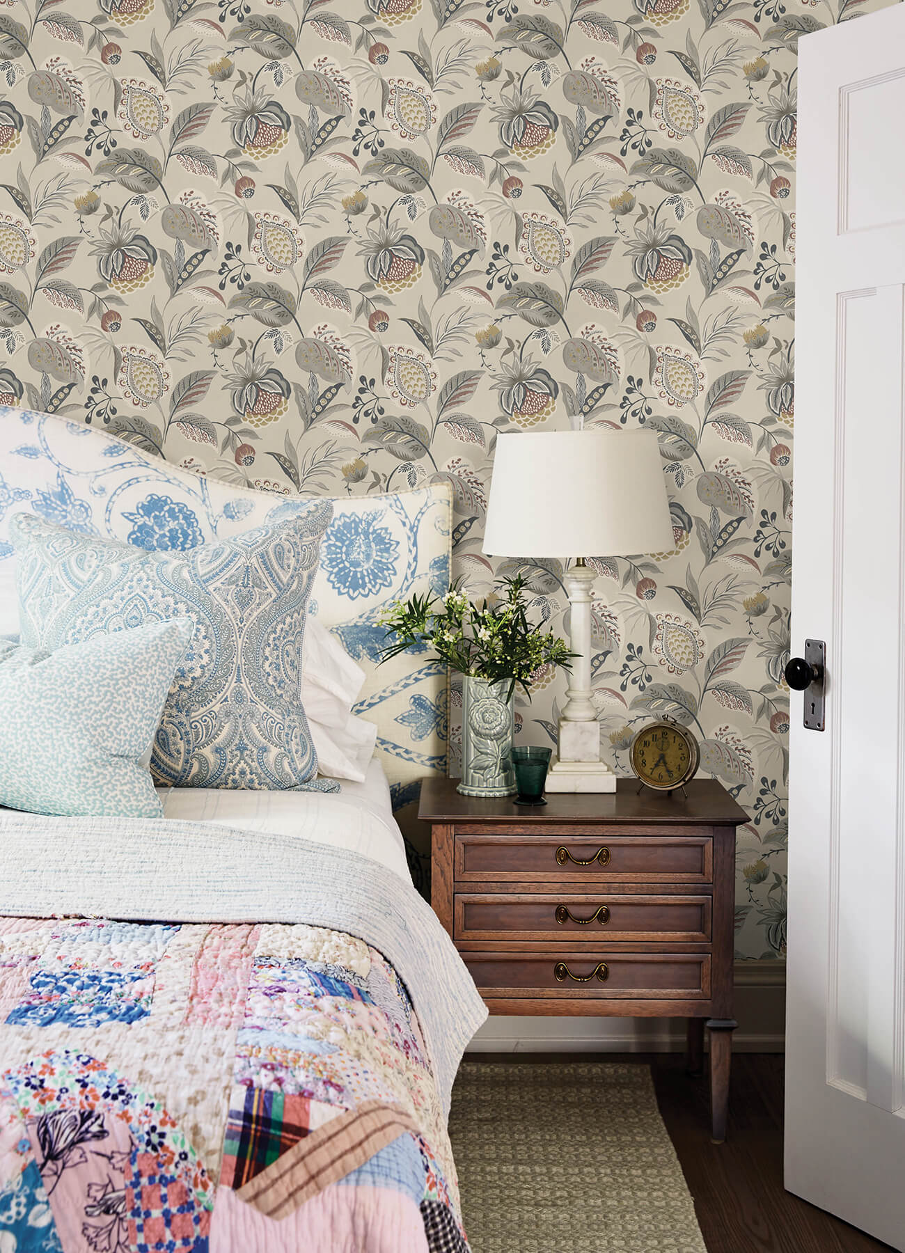 Chesapeake Kinfolk Bohemian Jacobean Wallpaper - Grey