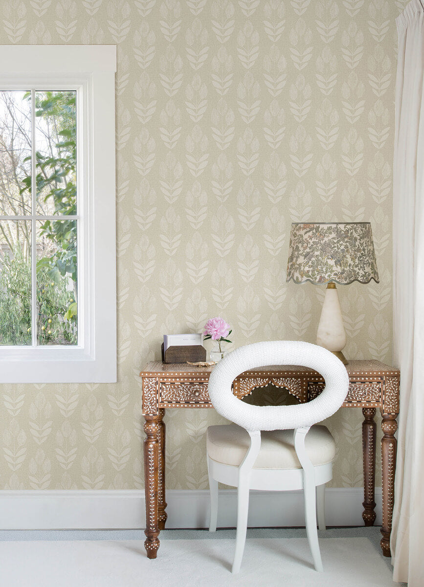 Chesapeake Printworks Garland Tulip Wallpaper - Khaki