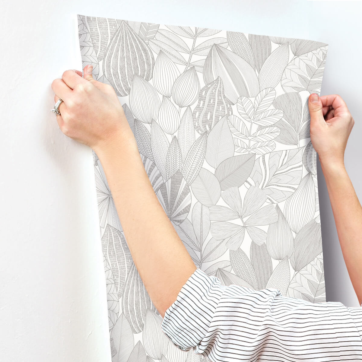 Drew & Jonathan Home Mathias Botanical Wallpaper - Grey