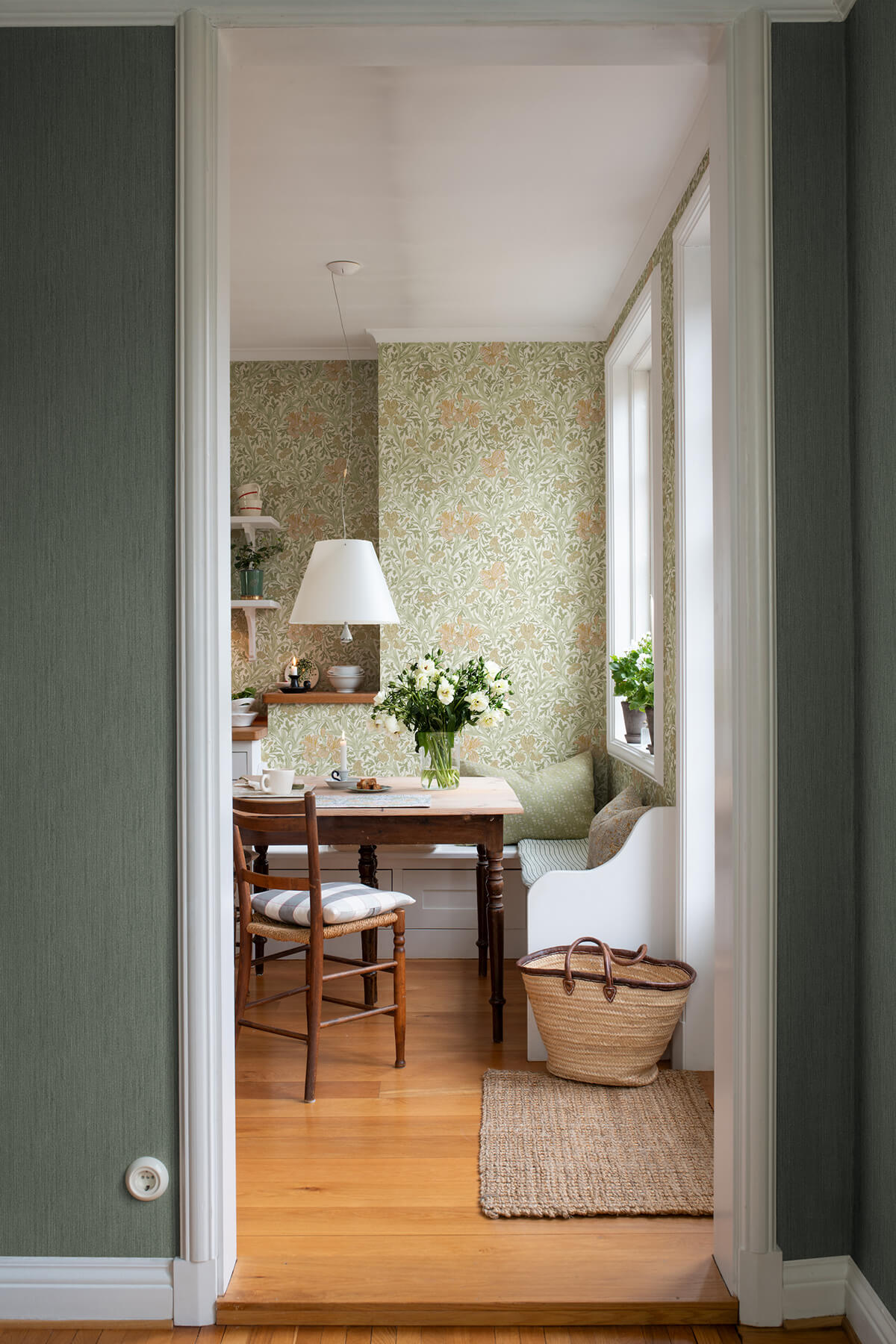 A-Street Prints Hidden Treasures Iris Wallpaper - Light Green