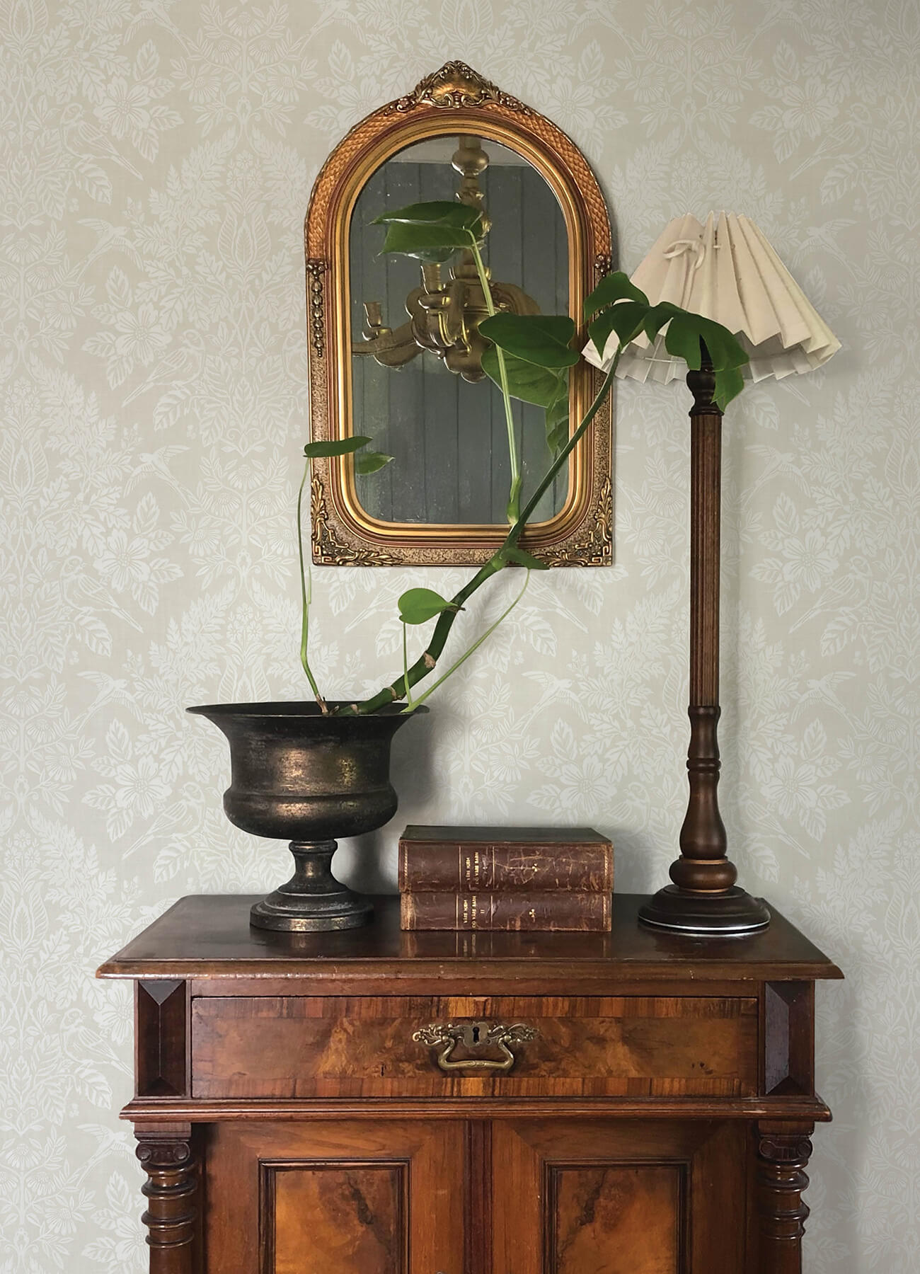 Chris Loves Julia Finch Wallpaper - Ivory