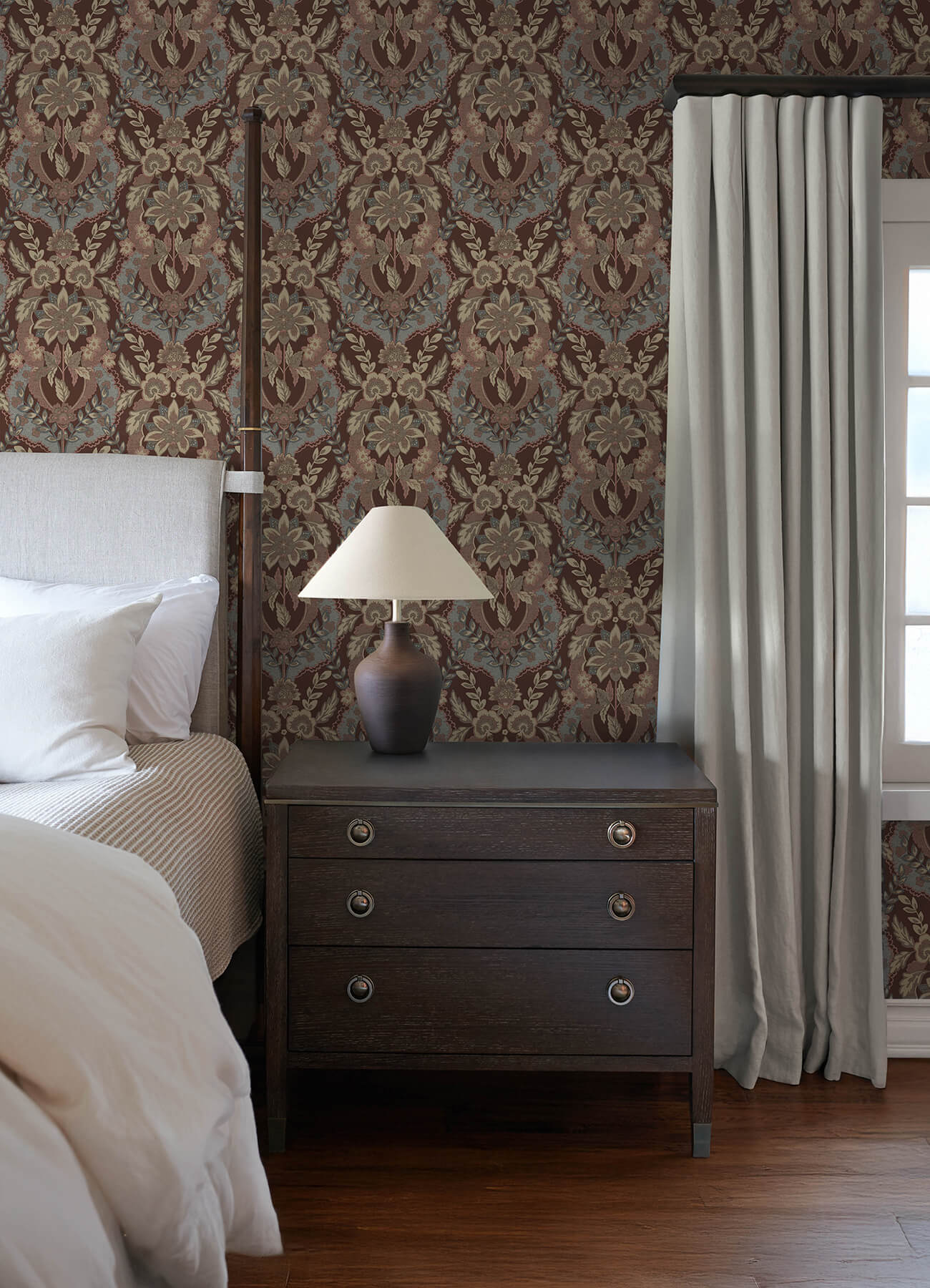 Chris Loves Julia Collins Wallpaper - Plum