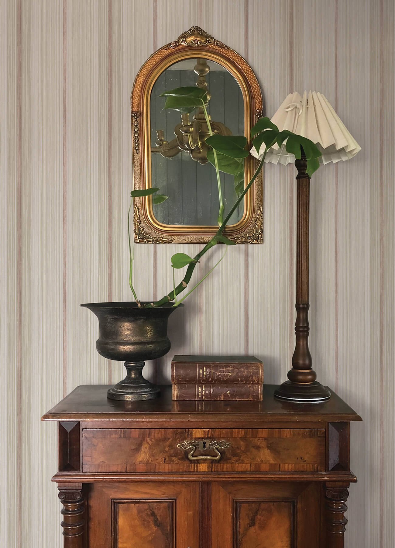 Chris Loves Julia Ames Wallpaper - Red & Beige