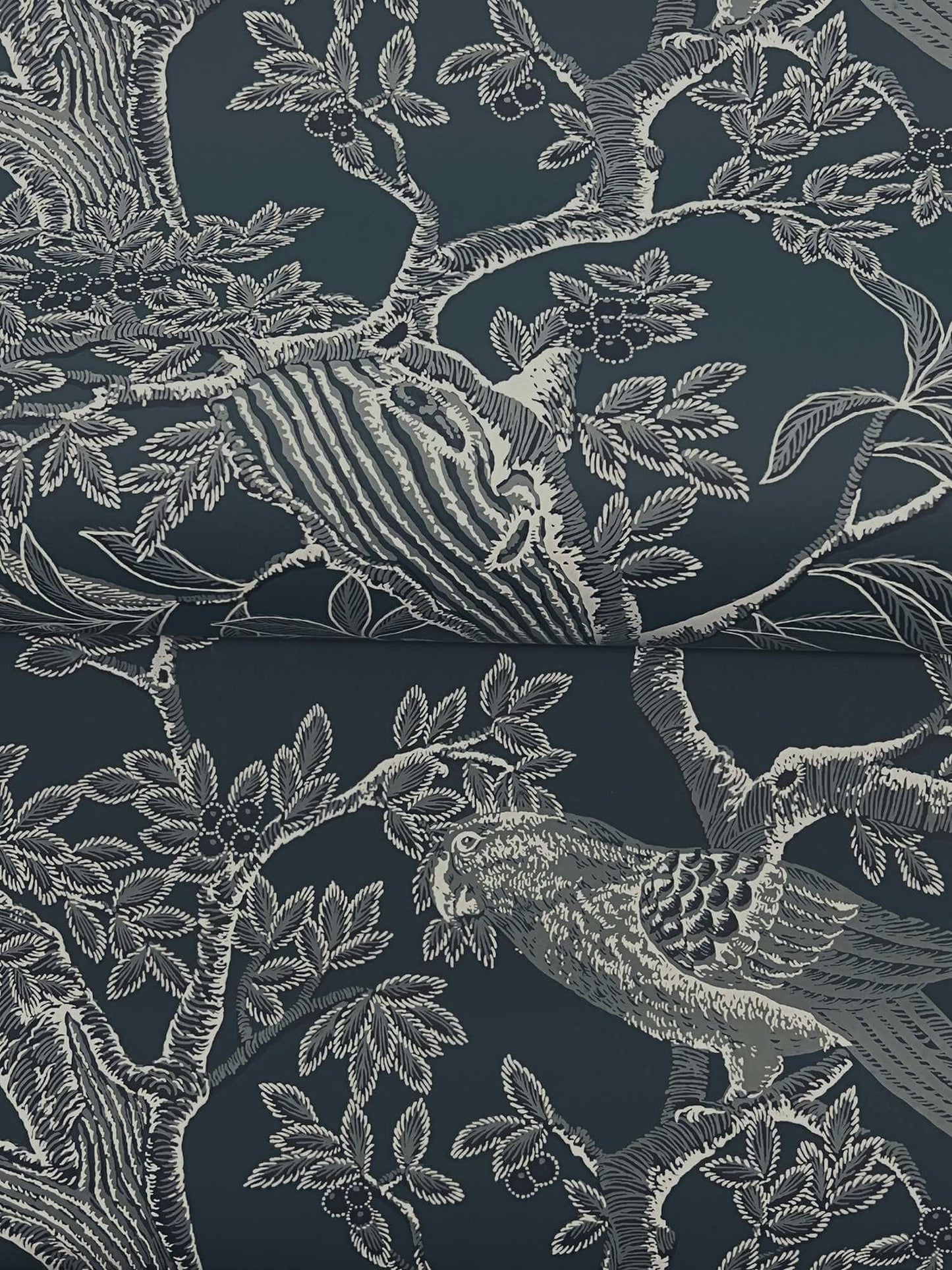 Ronald Redding Private Reserve Regal Ridge Wallpaper - Dark Blue
