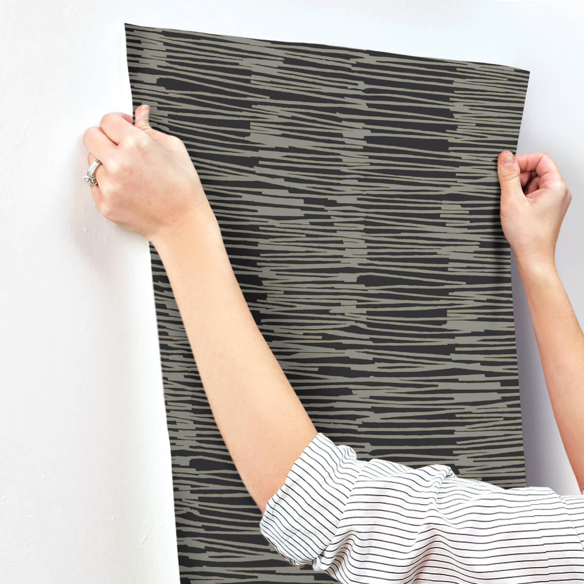 Artistic Abstracts Water Reed Thatch Wallpaper - Black – US Wall Decor