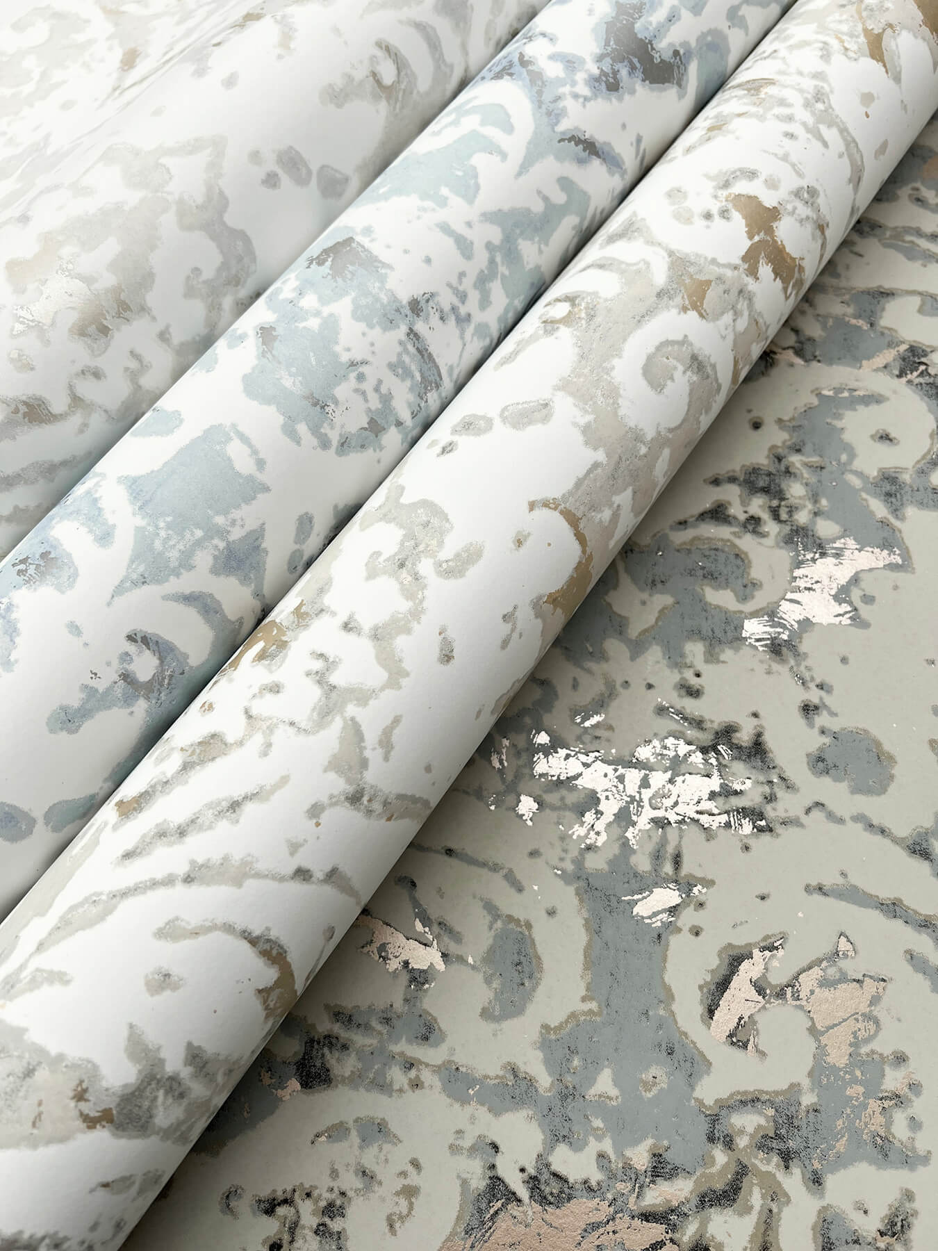 Candice Olson Decadence Velvet Crush Damask Wallpaper - Blue & Pearl