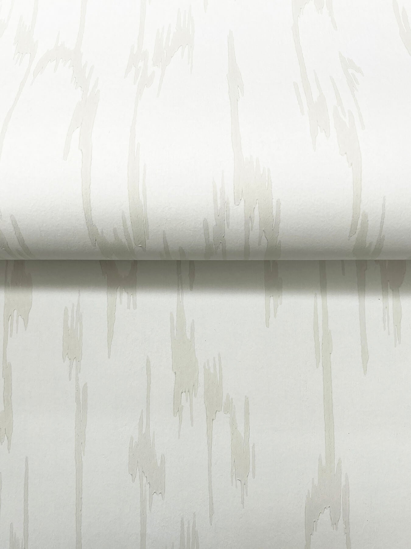 Candice Olson Decadence Flowing Wallpaper - White