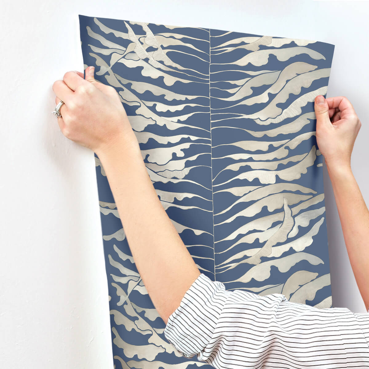 Formations Leaf Column Wallpaper - Navy