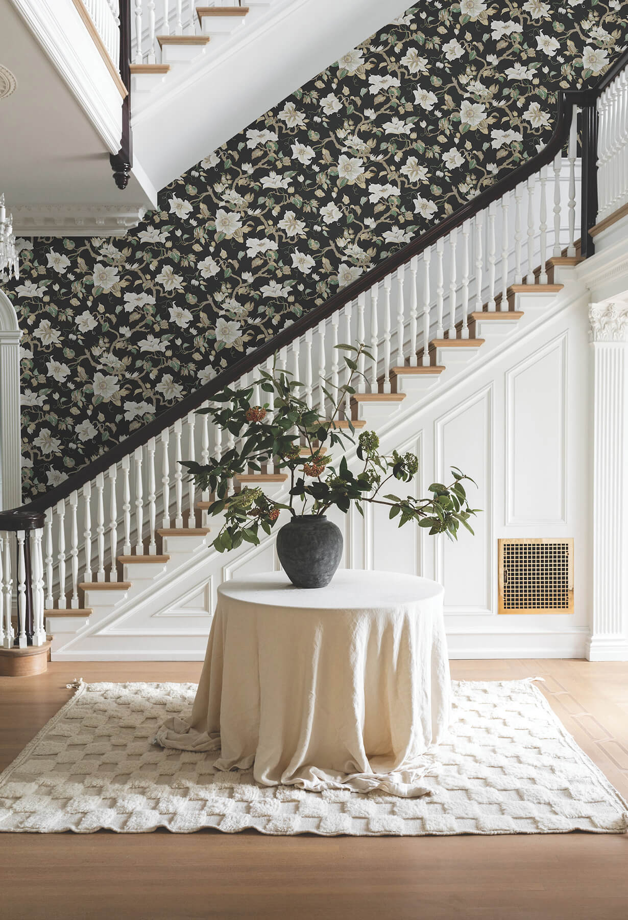 Ronald Redding Classics Marguerite Vine Wallpaper - Black