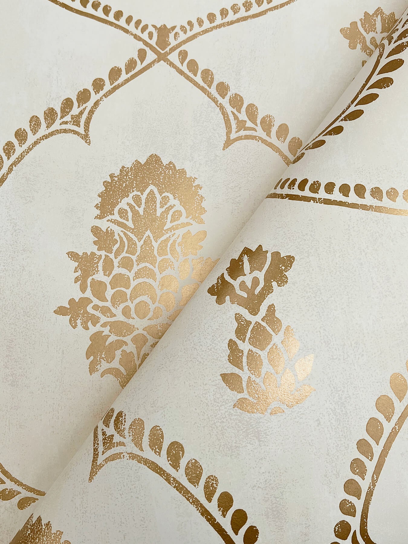 Ronald Redding Astoria Royal Damask Wallpaper - Soft Gold