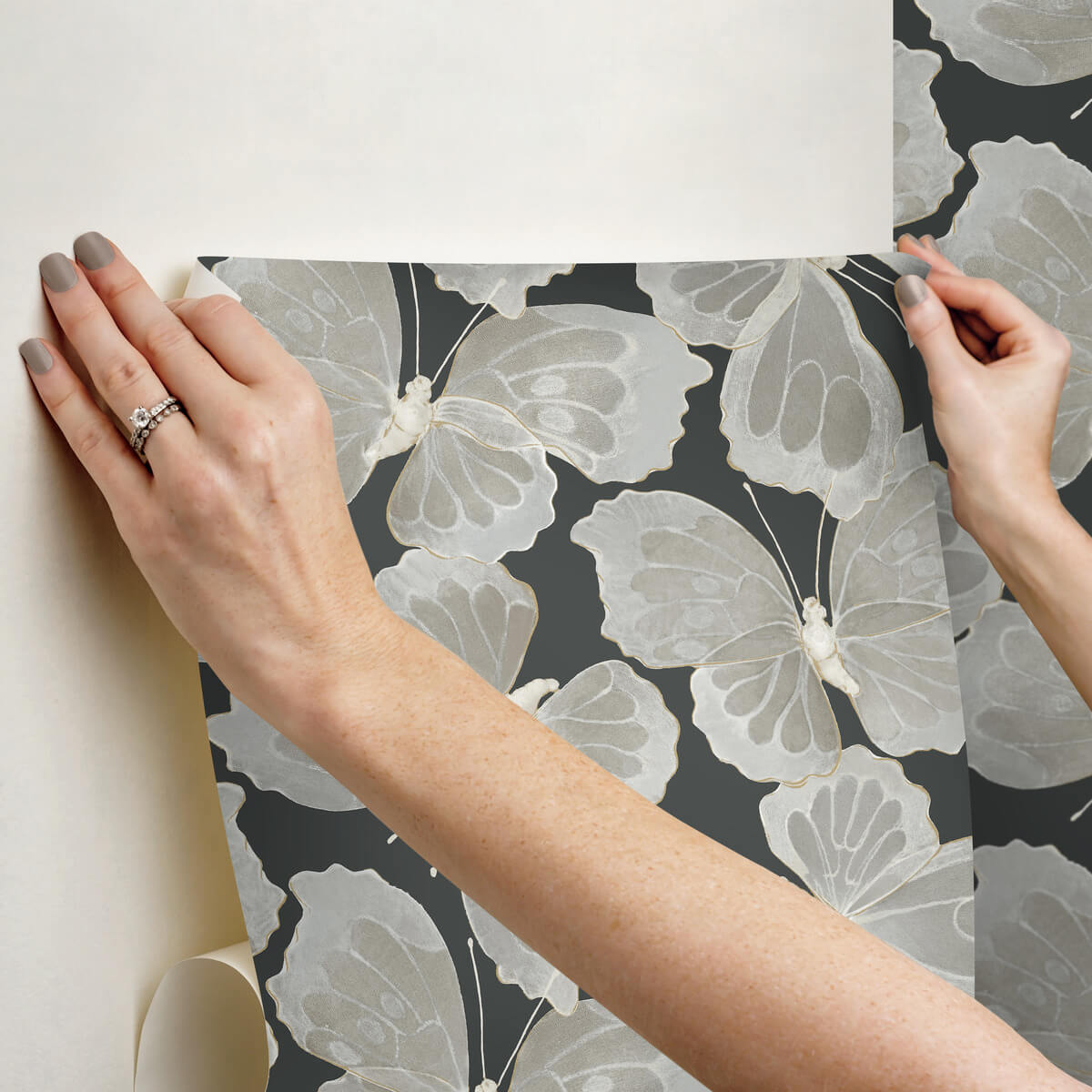 Aviva Stanoff Monarch Peel & Stick Wallpaper - Onyx