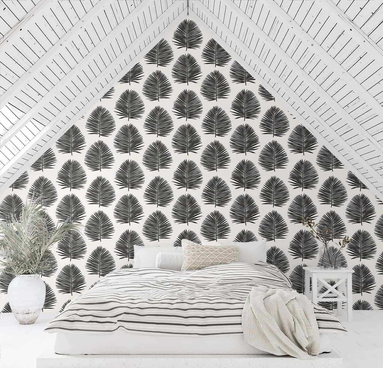 Seabrook Designs The Simple Life Island Palm Wallpaper - Black & White