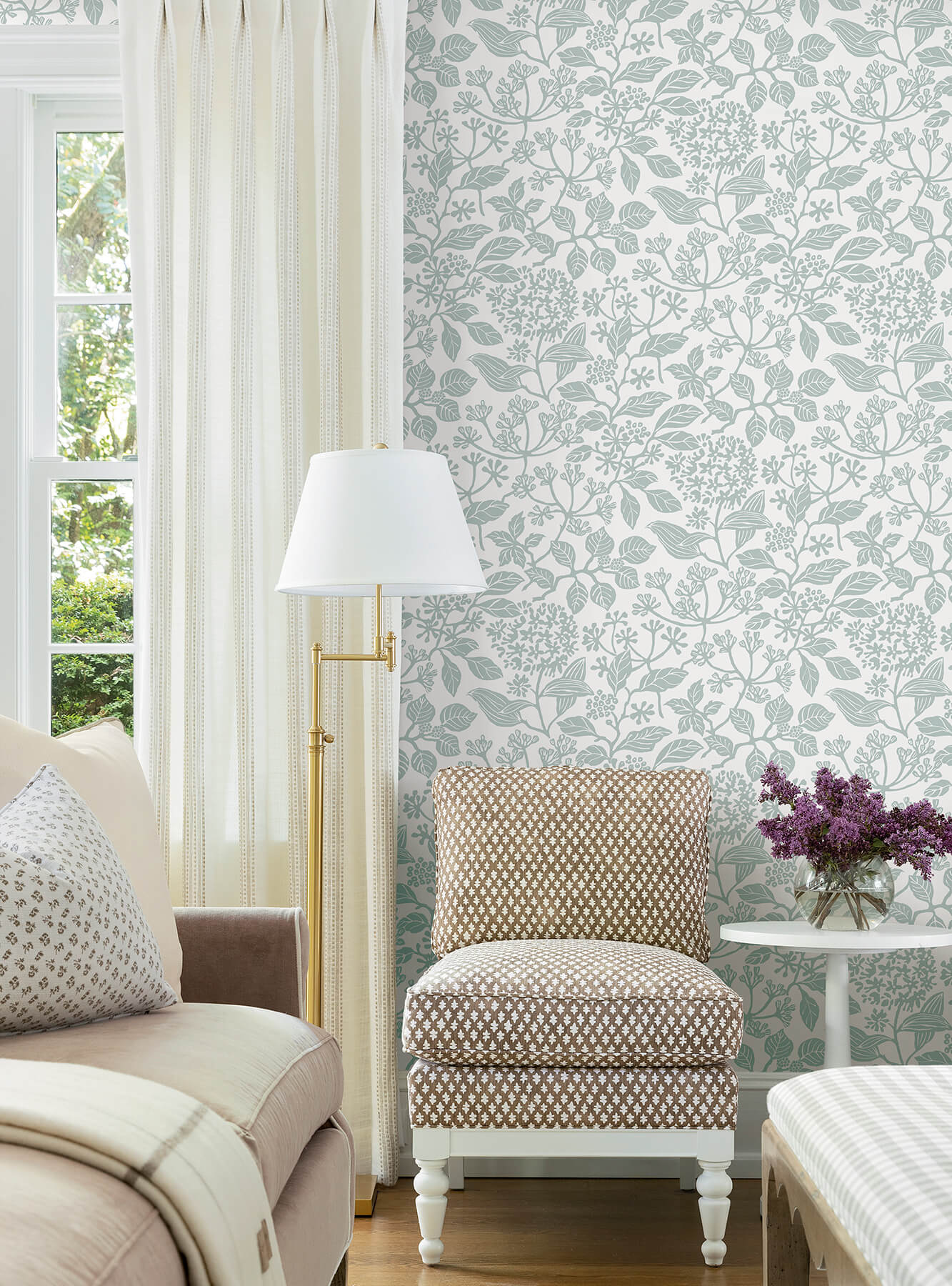 Antonina Vella Jardin Rowen Wallpaper - Pale Blue