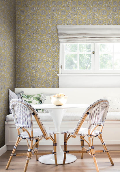 Antonina Vella Jardin Chatsworth Garden Wallpaper - Saffron