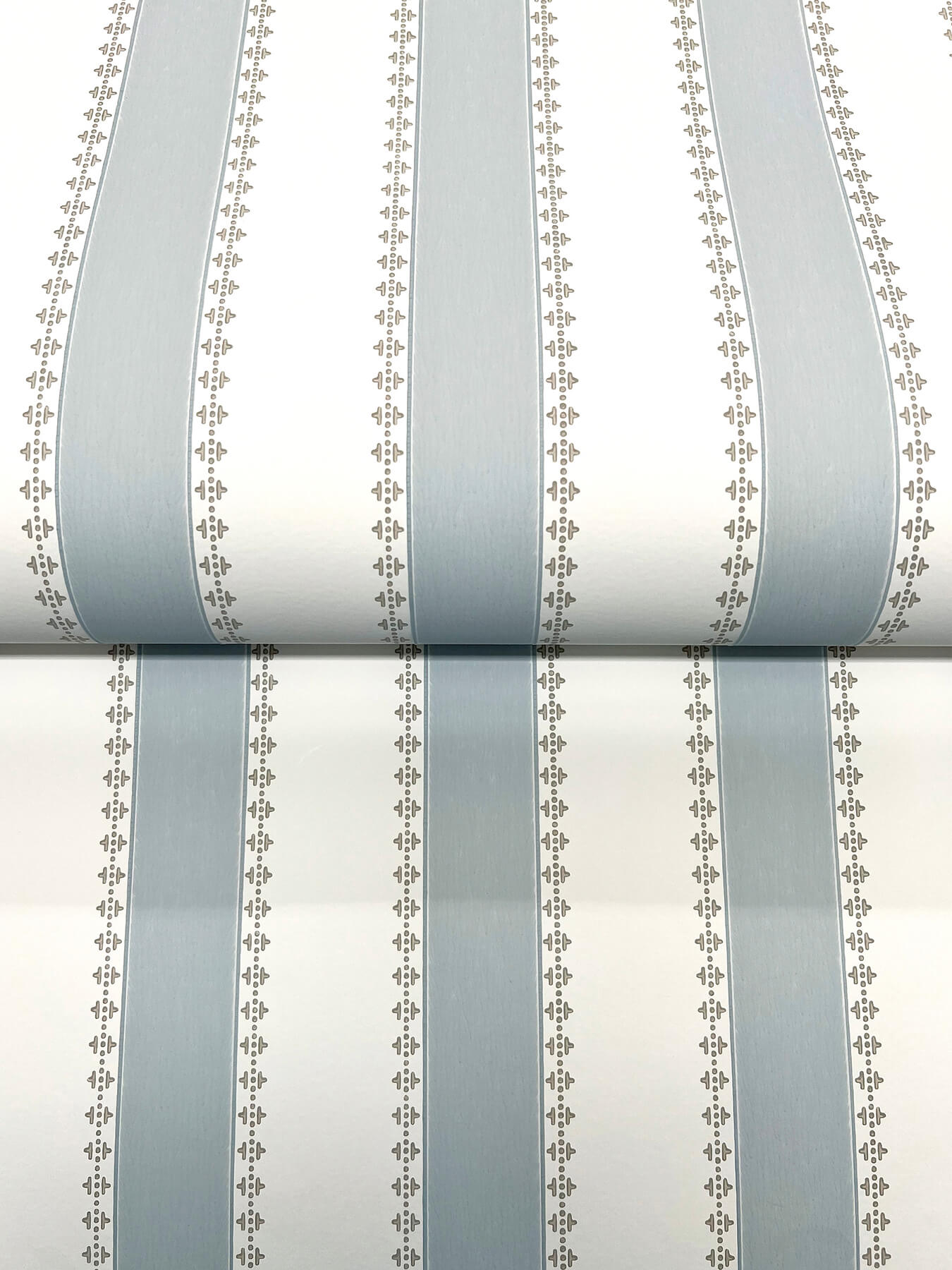 Antonina Vella Jardin Tilford Wallpaper - Blue & White