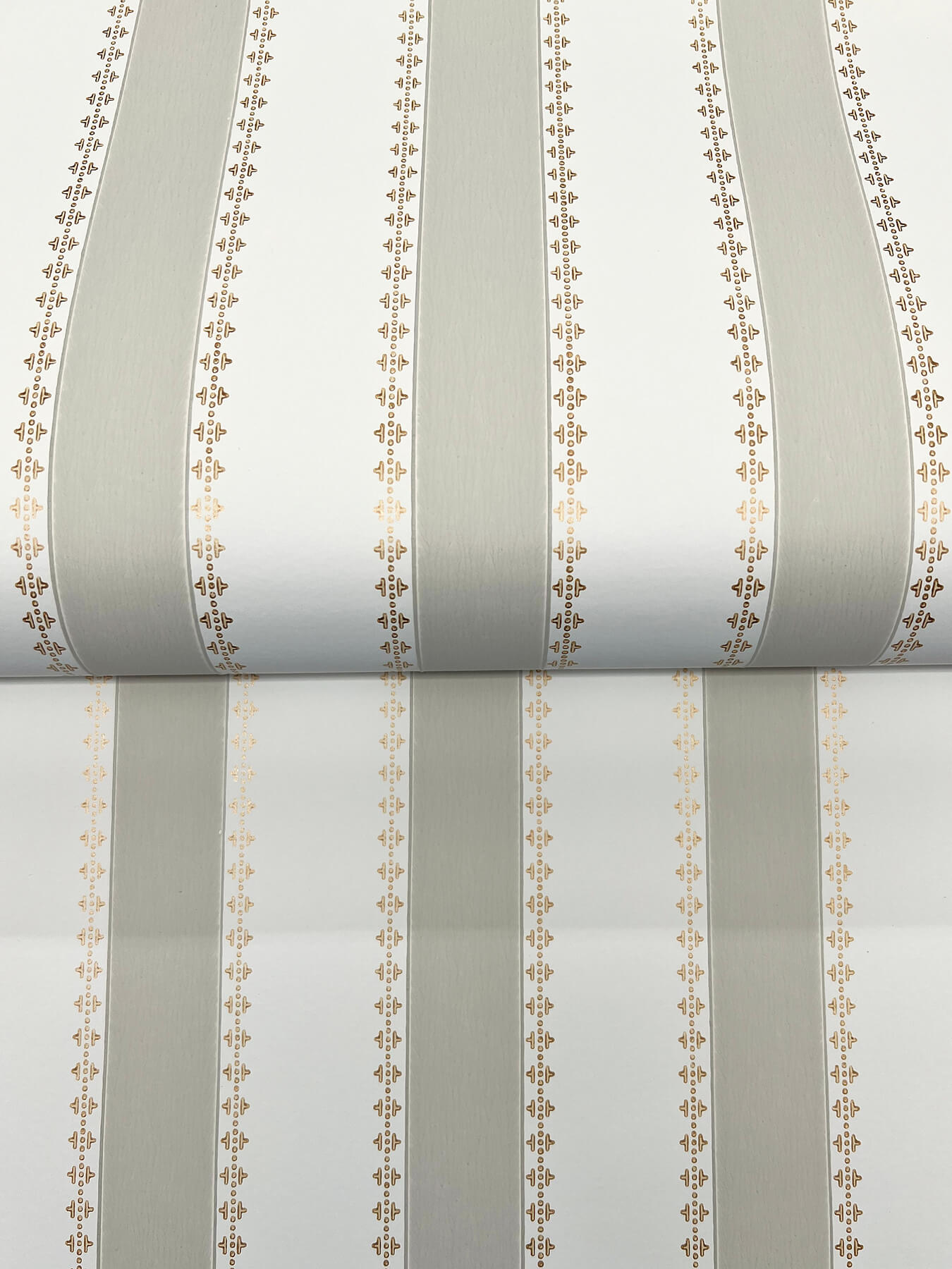 Antonina Vella Jardin Tilford Wallpaper - Beige & White