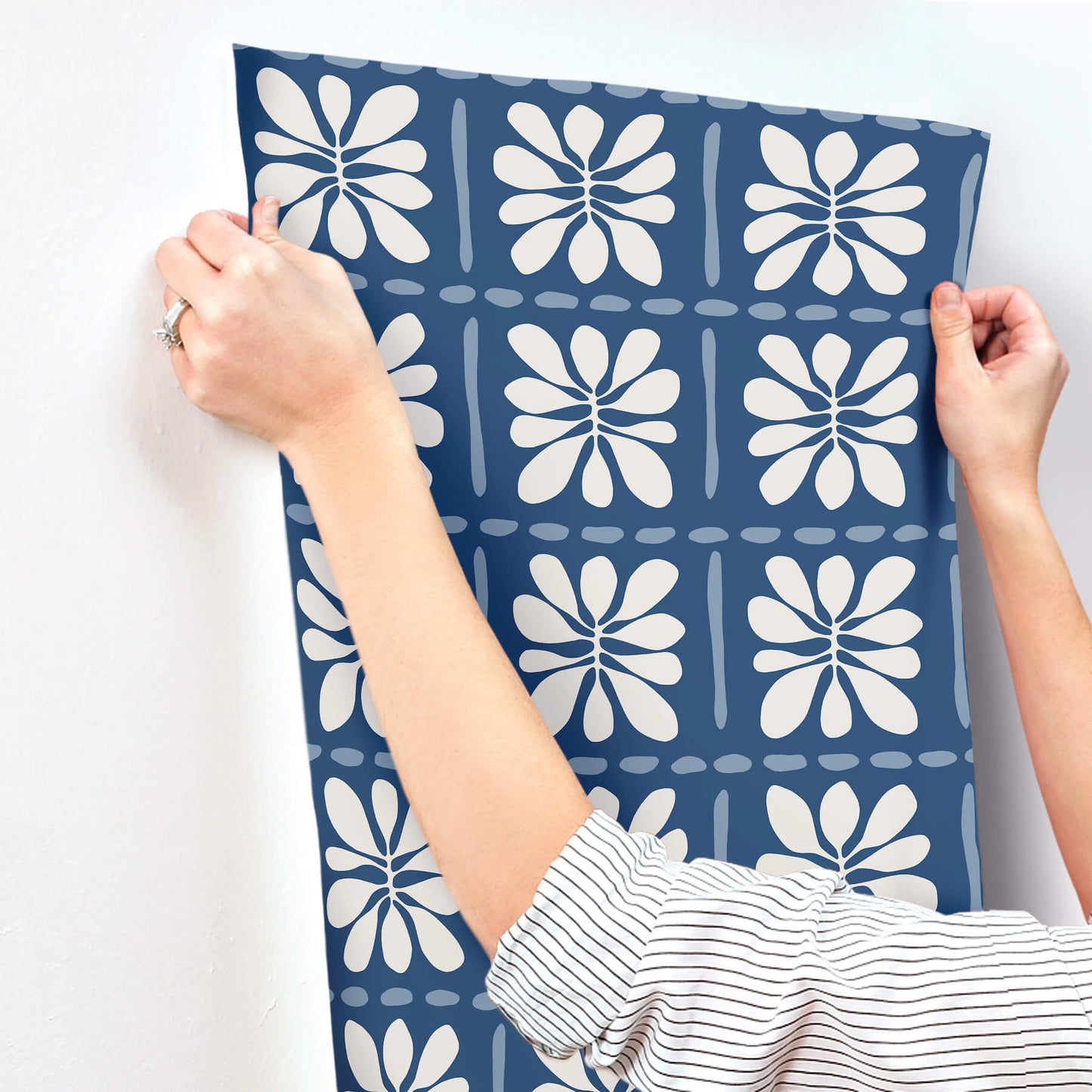York Artisan Studio Mimosa Fleur Wallpaper - Ultramarine