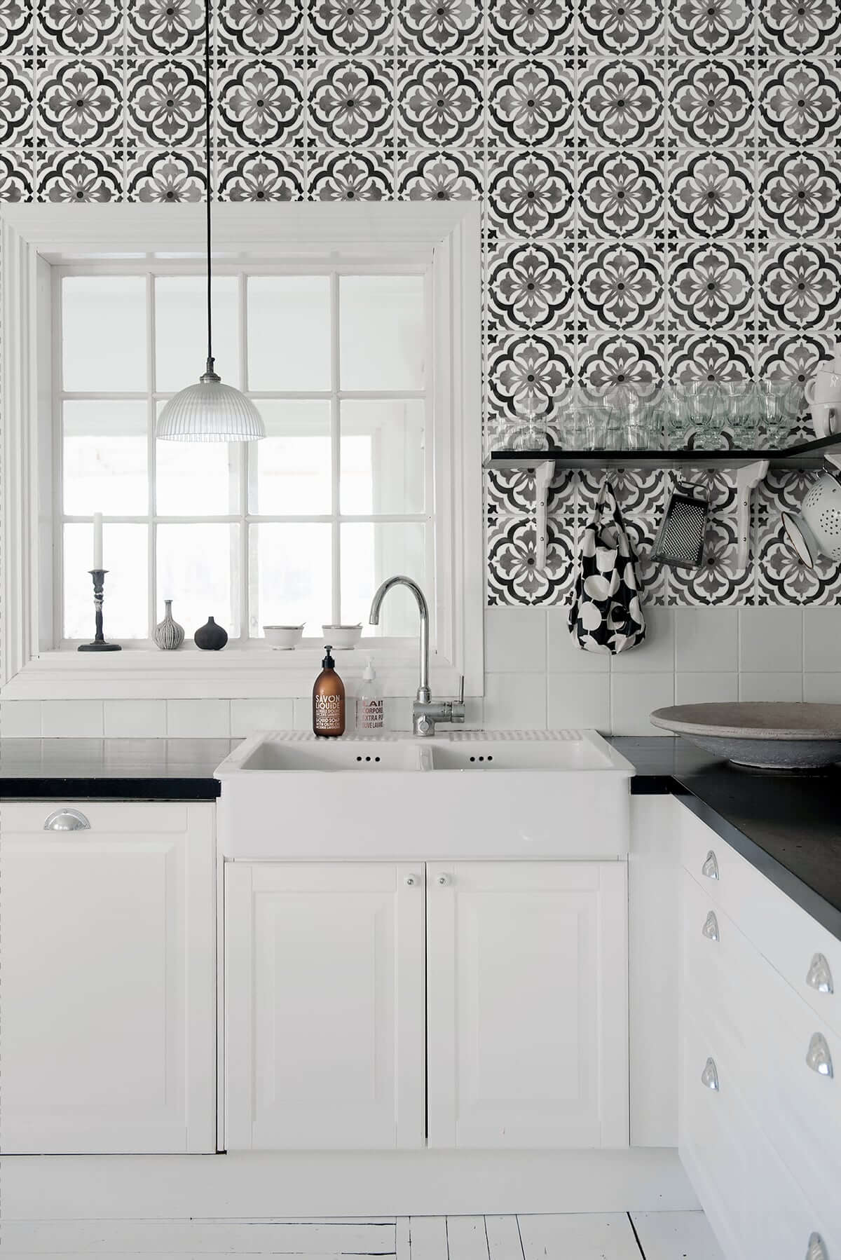 Daisy Bennett Sorento Tile Peel & Stick Wallpaper - Black & White – US ...